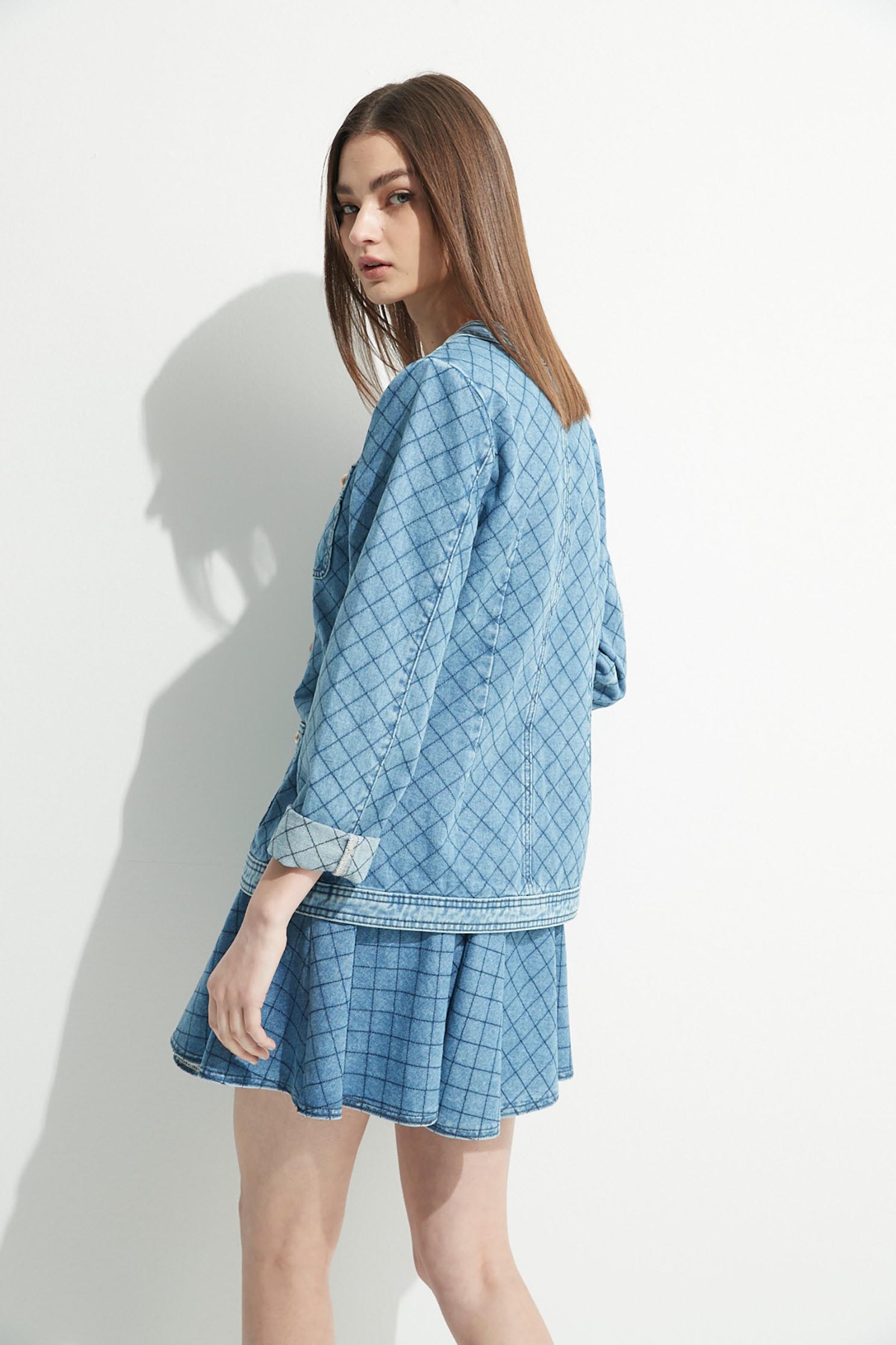 菱格線牛仔中長外套菱格線牛仔中長外套,一般外套,人氣商品,外套,女王風範,春夏穿搭,格紋,牛仔,牛仔外套,純棉