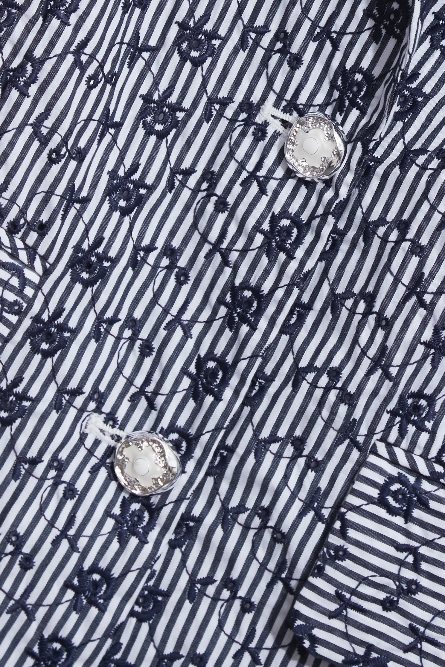 海軍藍花朵刺繡外套海軍藍花朵刺繡外套,上班OL穿搭,刺繡,外套,條紋,秋冬穿搭,花花世界,西裝外套