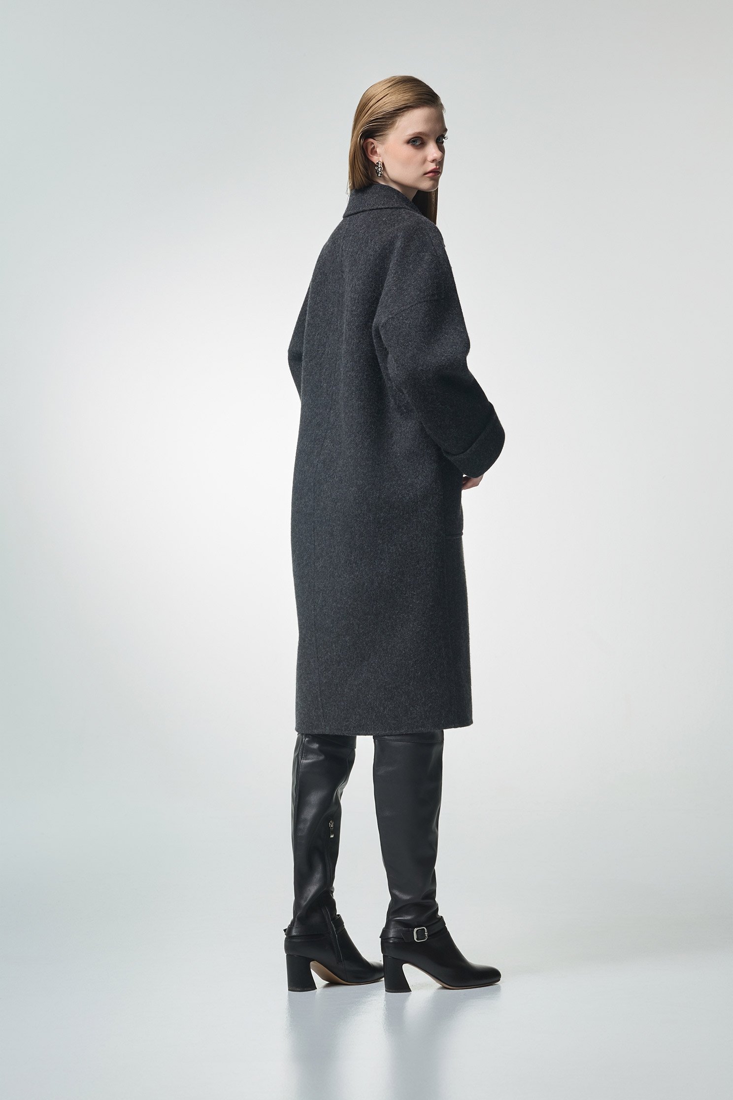 安靜灰長版大衣安靜灰長版大衣,上班OL穿搭,秋冬穿搭,約會特輯,長大衣