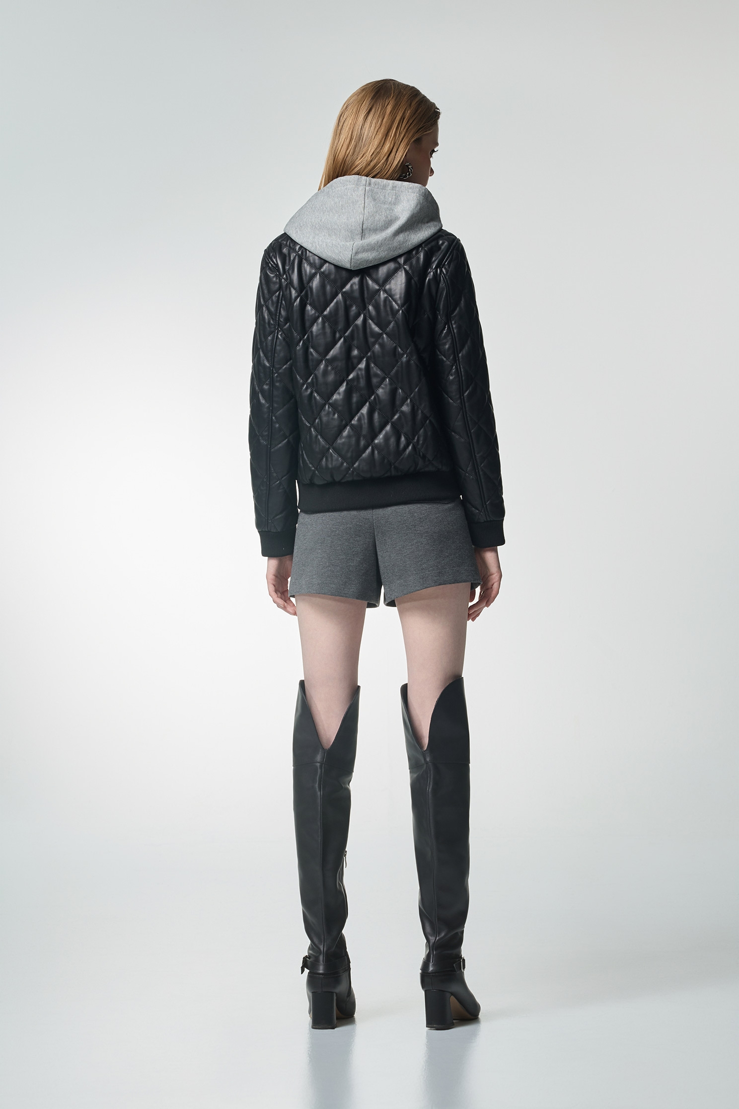 格紋鋪棉夾克式皮外套格紋鋪棉夾克式皮外套,上班OL穿搭,外套,格紋,皮衣,秋冬穿搭,連帽外套