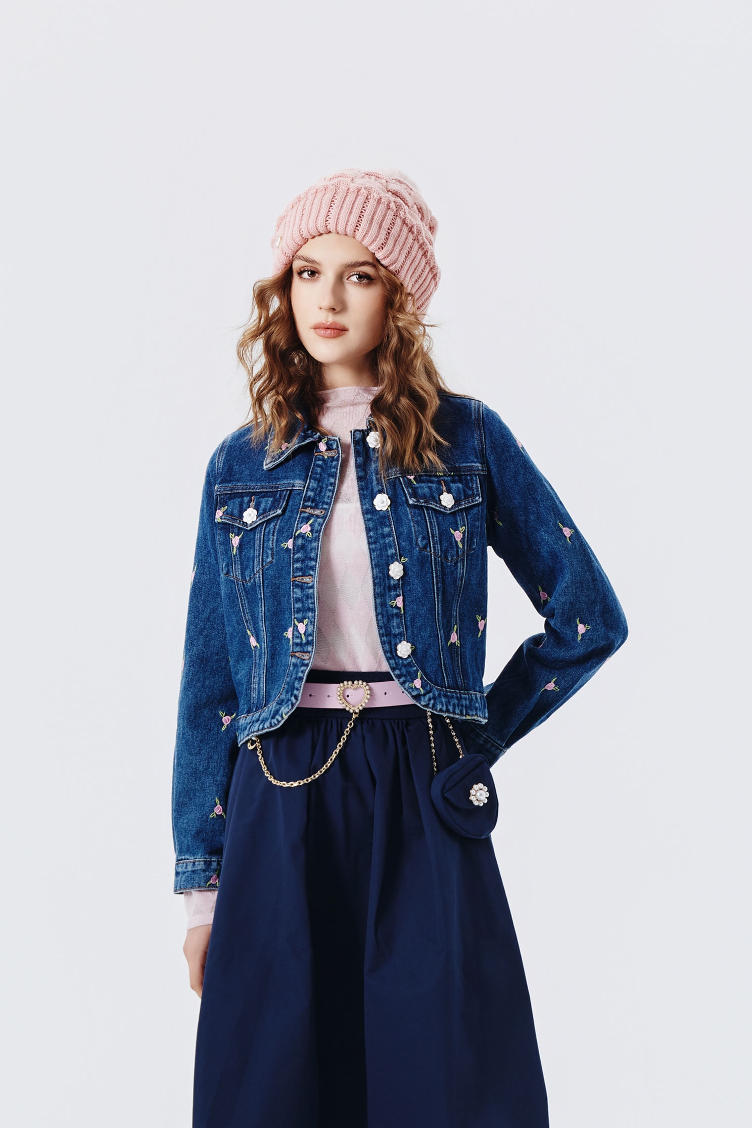 玫瑰石英粉花朵刺繡外套玫瑰石英粉花朵刺繡外套,一般外套,刺繡,外套,牛仔,牛仔外套,秋冬穿搭