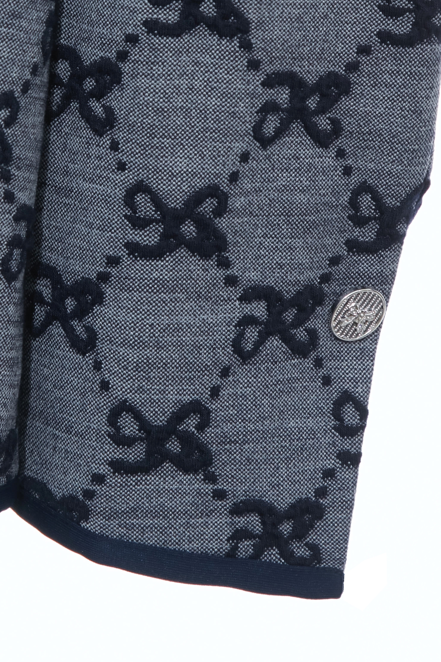 立體蝴蝶結紋理外套立體蝴蝶結紋理外套,上班OL穿搭,外套,小香風,短褲,秋冬穿搭,蝴蝶結,西裝外套