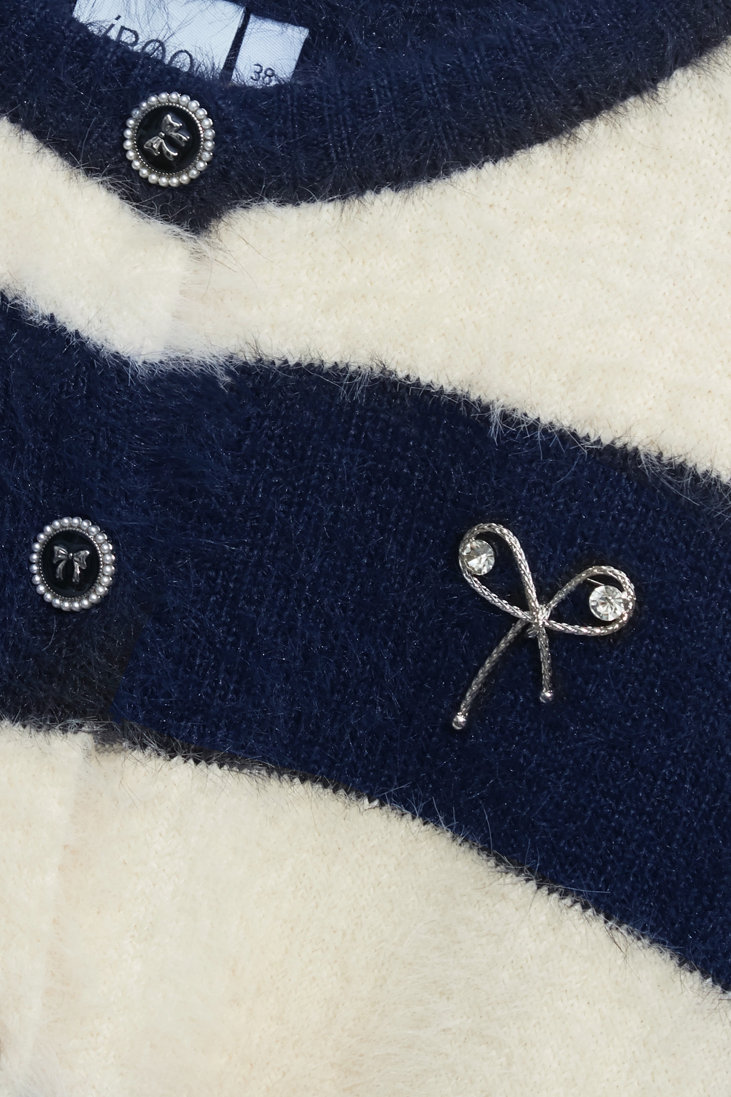 濃厚靛藍配條針織外套濃厚靛藍配條針織外套,上班OL穿搭,外套,條紋,秋冬穿搭,約會特輯,蝴蝶結,針織,針織外套