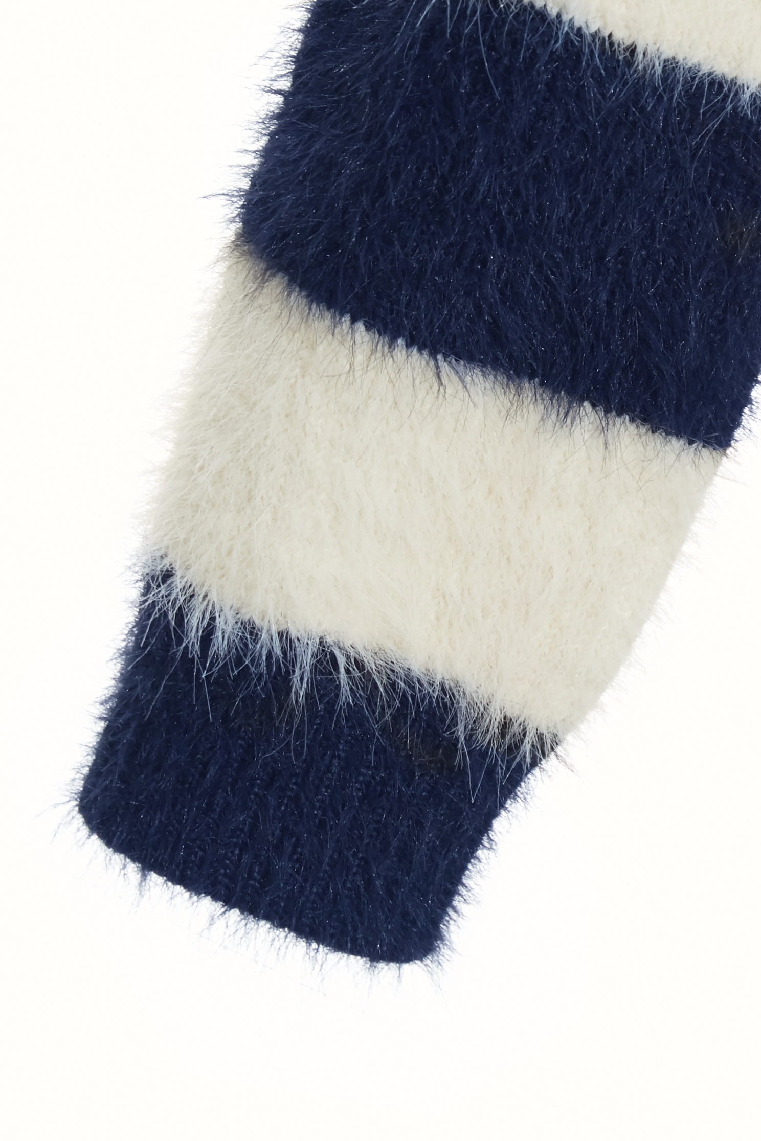 濃厚靛藍配條針織外套濃厚靛藍配條針織外套,上班OL穿搭,外套,條紋,秋冬穿搭,約會特輯,蝴蝶結,針織,針織外套