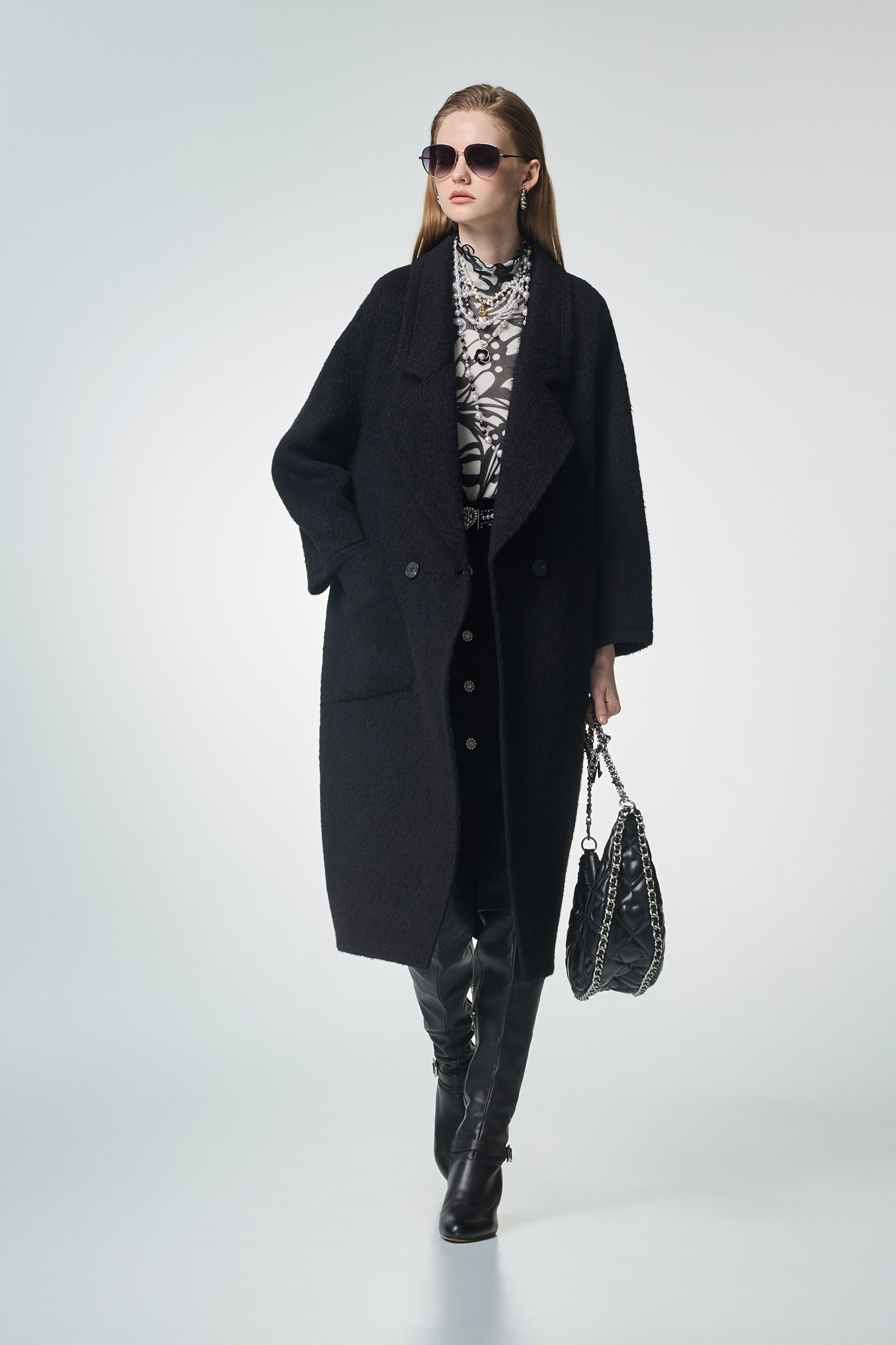 極致黑領片廓型大衣極致黑領片廓型大衣,上班OL穿搭,秋冬穿搭,約會特輯,長大衣