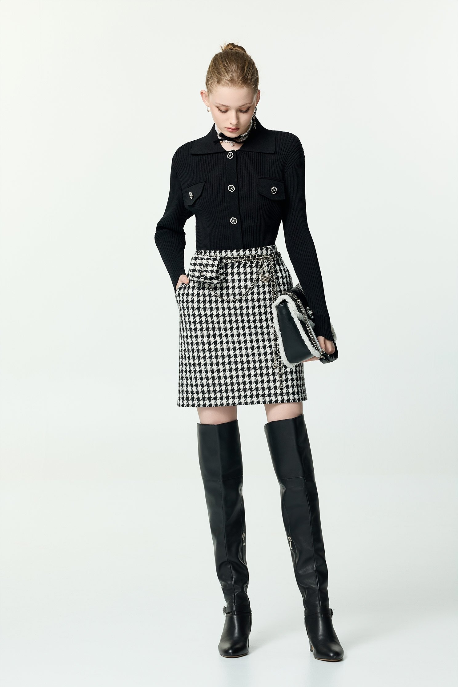 坑條修身花朵釦飾針織外罩坑條修身花朵釦飾針織外罩,上班OL穿搭,秋冬穿搭,約會特輯,針織,針織外套