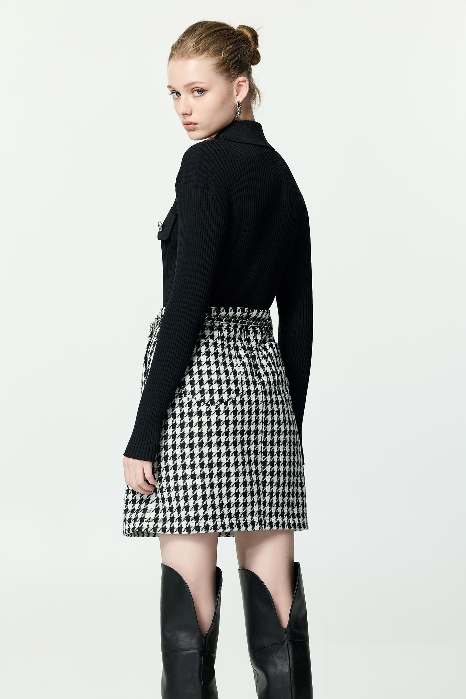 坑條修身花朵釦飾針織外罩坑條修身花朵釦飾針織外罩,上班OL穿搭,秋冬穿搭,約會特輯,針織,針織外套