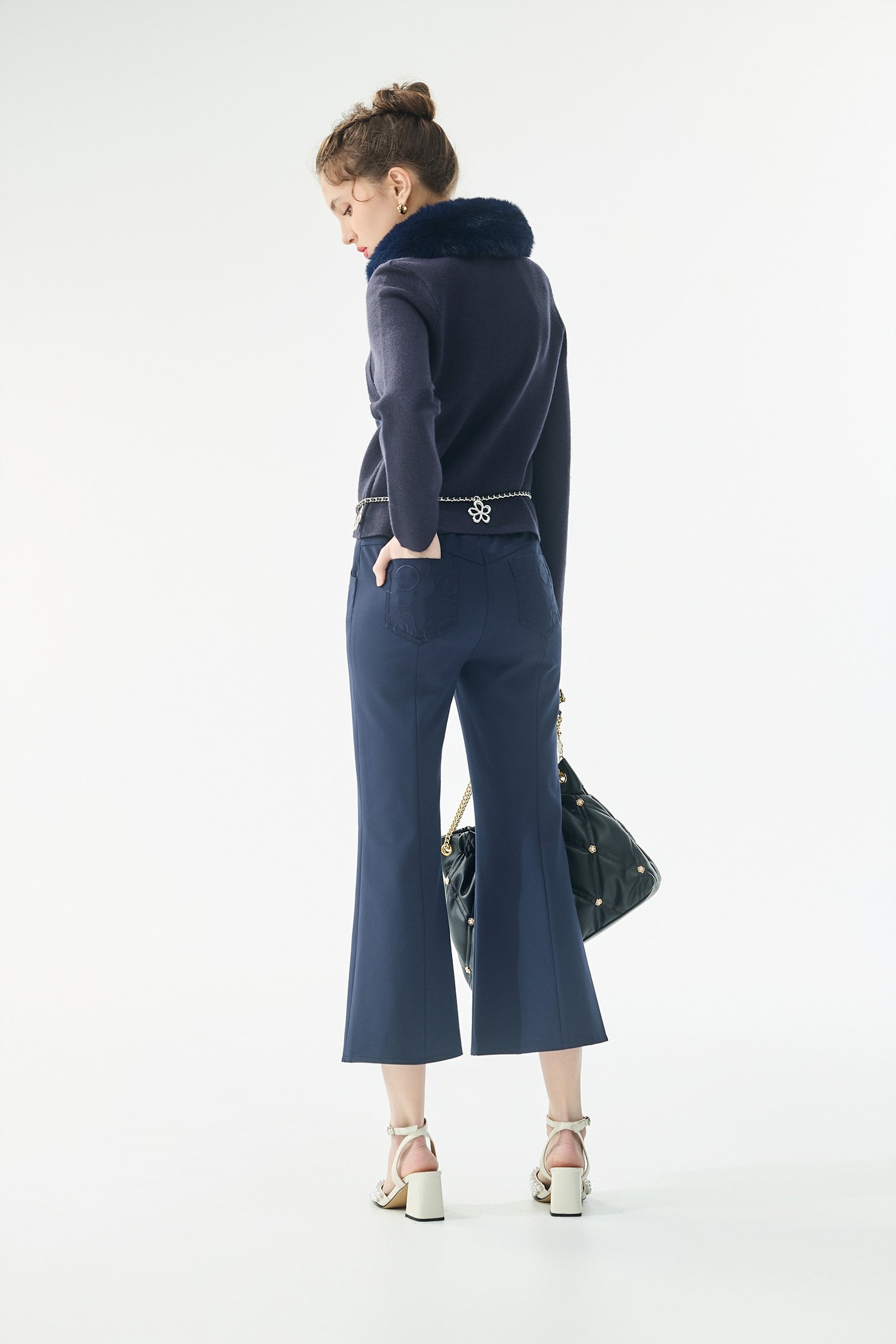 濃厚靛藍仿皮草領針織外套濃厚靛藍仿皮草領針織外套,一般外套,刺繡,外套,秋冬穿搭,針織