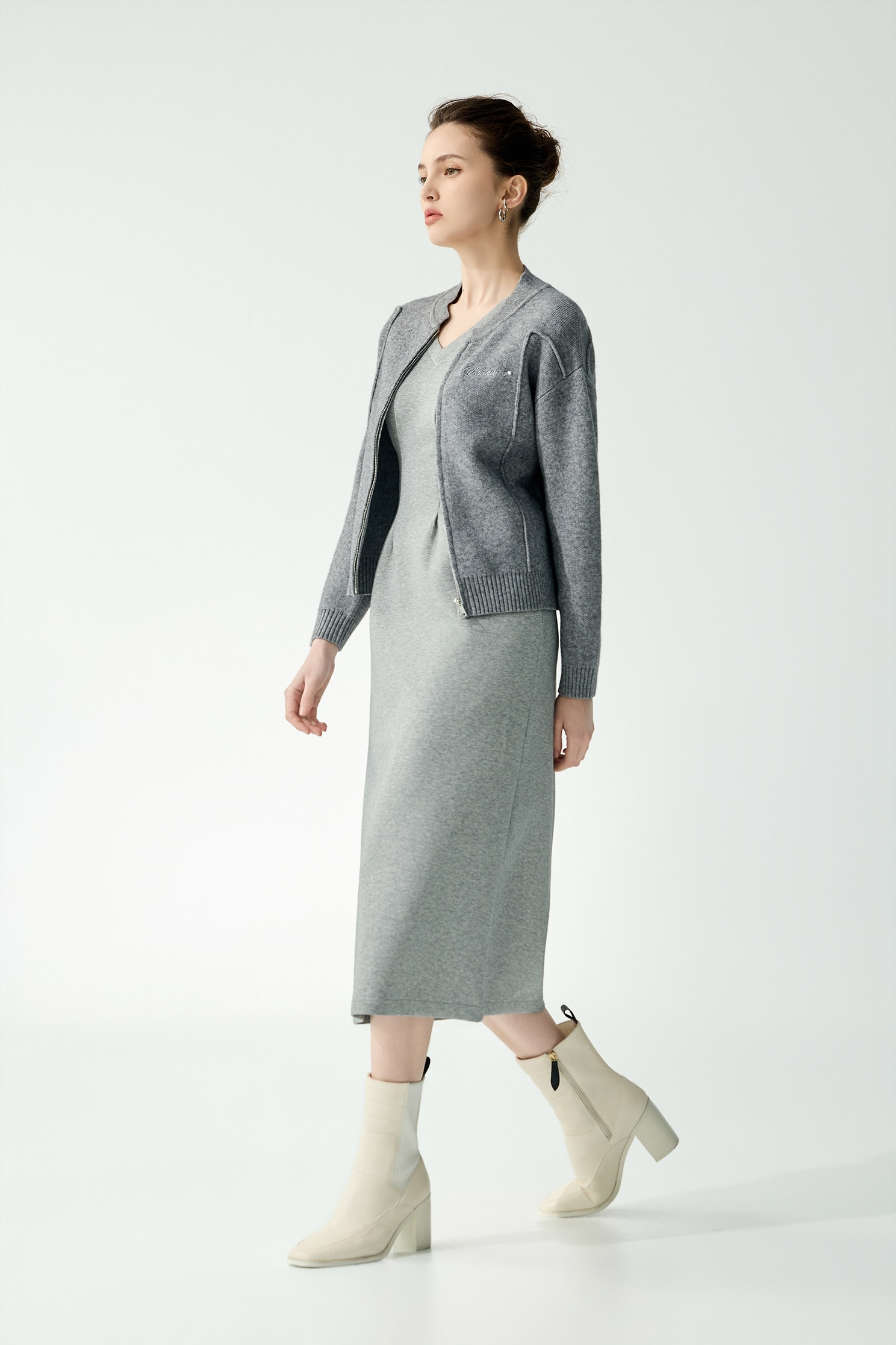 薄暮灰鑲珍珠針織外套薄暮灰鑲珍珠針織外套,一般外套,外套,珍珠,秋冬穿搭,針織,針織外套