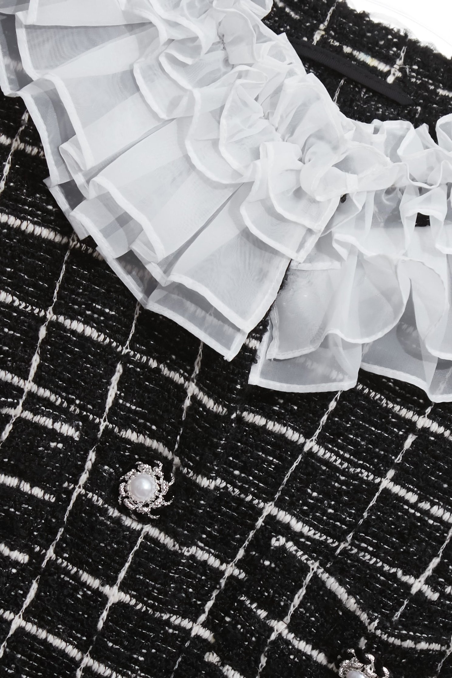 荷葉領經典黑白格彈性中長外套荷葉領經典黑白格彈性中長外套,一般外套,外套,春夏穿搭,珍珠,荷葉,針織