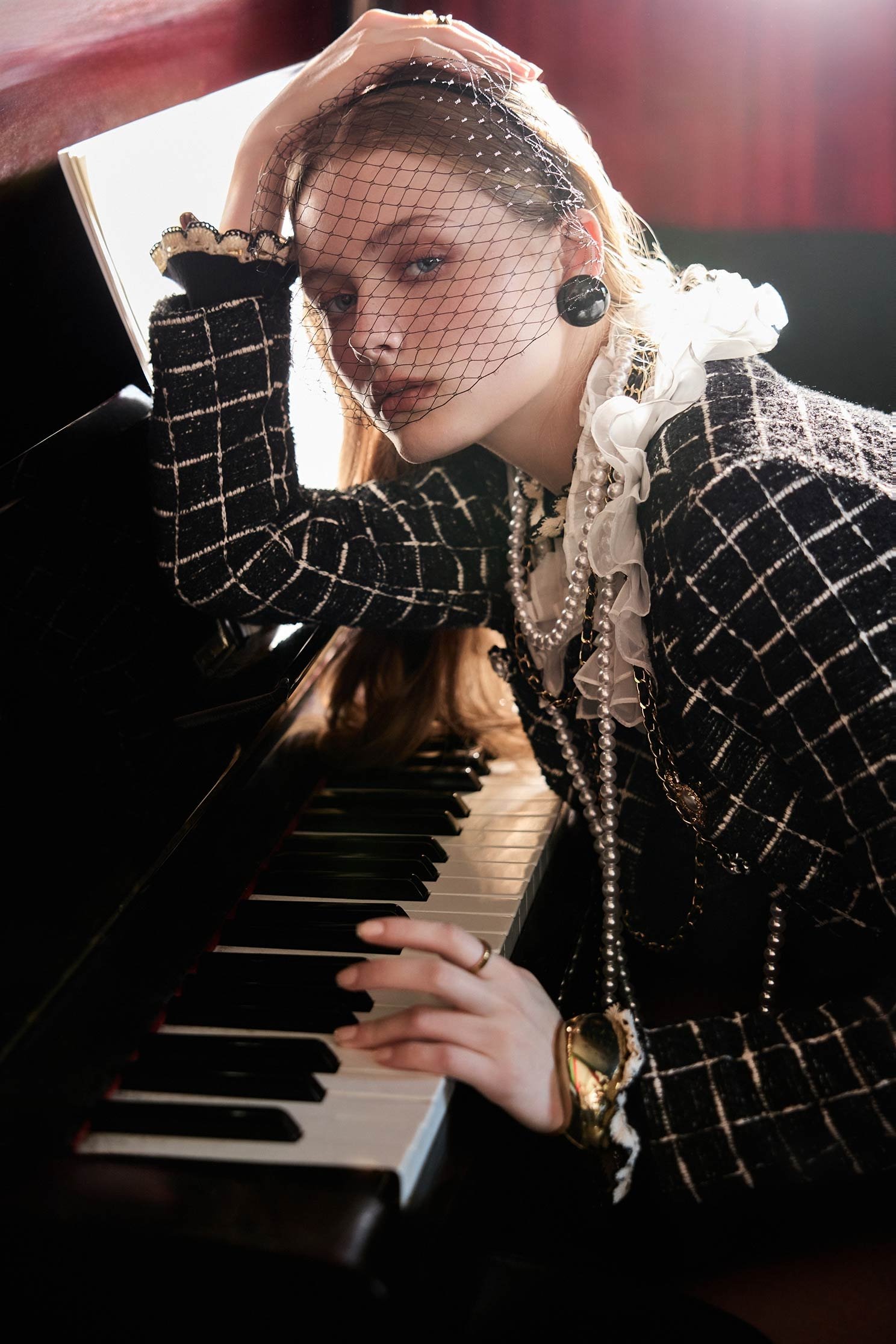 荷葉領經典黑白格彈性中長外套荷葉領經典黑白格彈性中長外套,一般外套,外套,春夏穿搭,珍珠,荷葉,針織