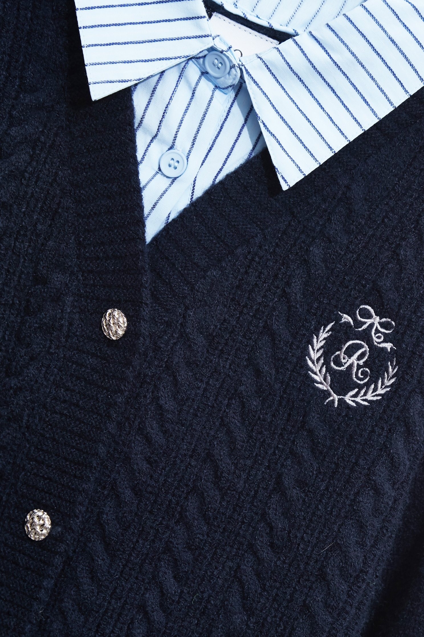 學院風假兩件針織外套學院風家兩件針織外套,上班OL穿搭,刺繡,外套,春夏穿搭,條紋,簡約穿搭,約會特輯,針織,針織外套