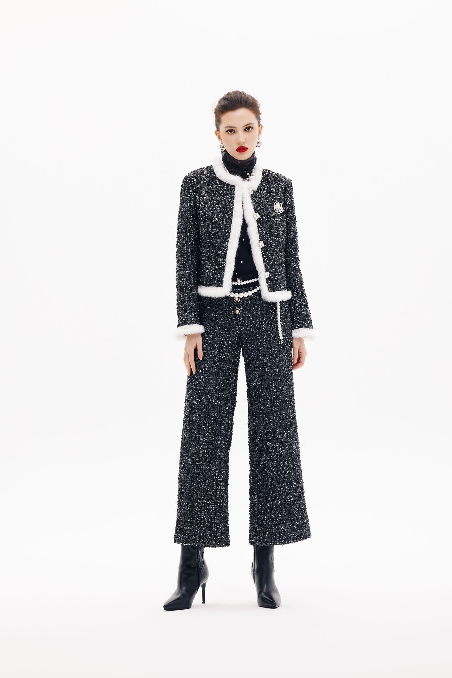 珍珠花朵別針小香復古外套珍珠花朵別針小香復古外套,一般外套,上班OL穿搭,人氣商品,外套,春夏穿搭,派對特輯,珍珠,黑色外套