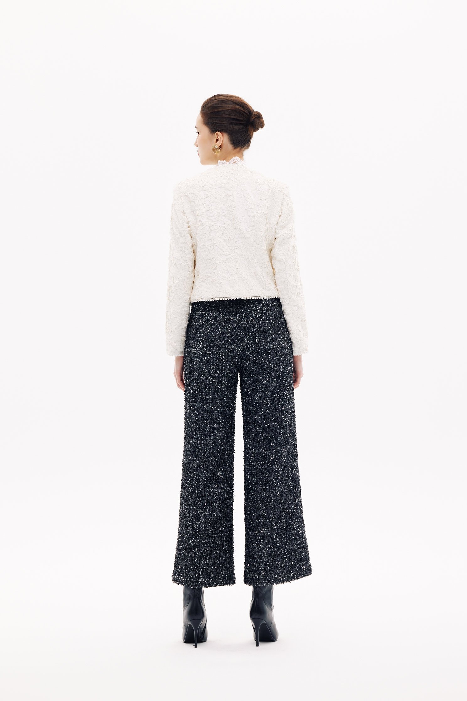 復古珍珠白仿皮草壓紋外套復古珍珠白仿皮草壓紋外套,一般外套,上班OL穿搭,外套,春夏穿搭,珍珠,白色外套