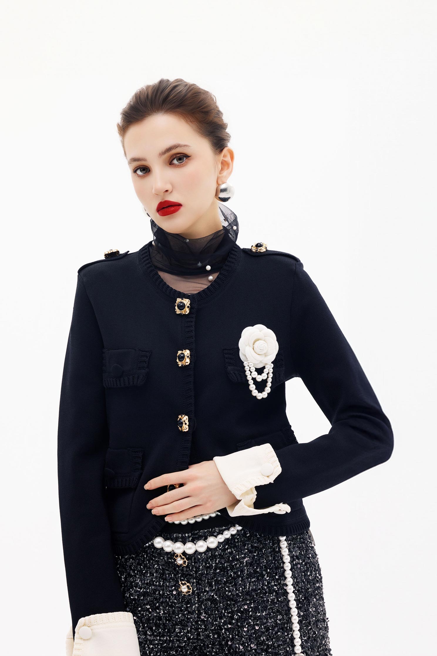 小香風別針開襟針織外套小香風別針開襟針織外套,一般外套,上班OL穿搭,外套,小香風,春夏穿搭,珍珠,約會特輯,針織,針織外套,黑色外套