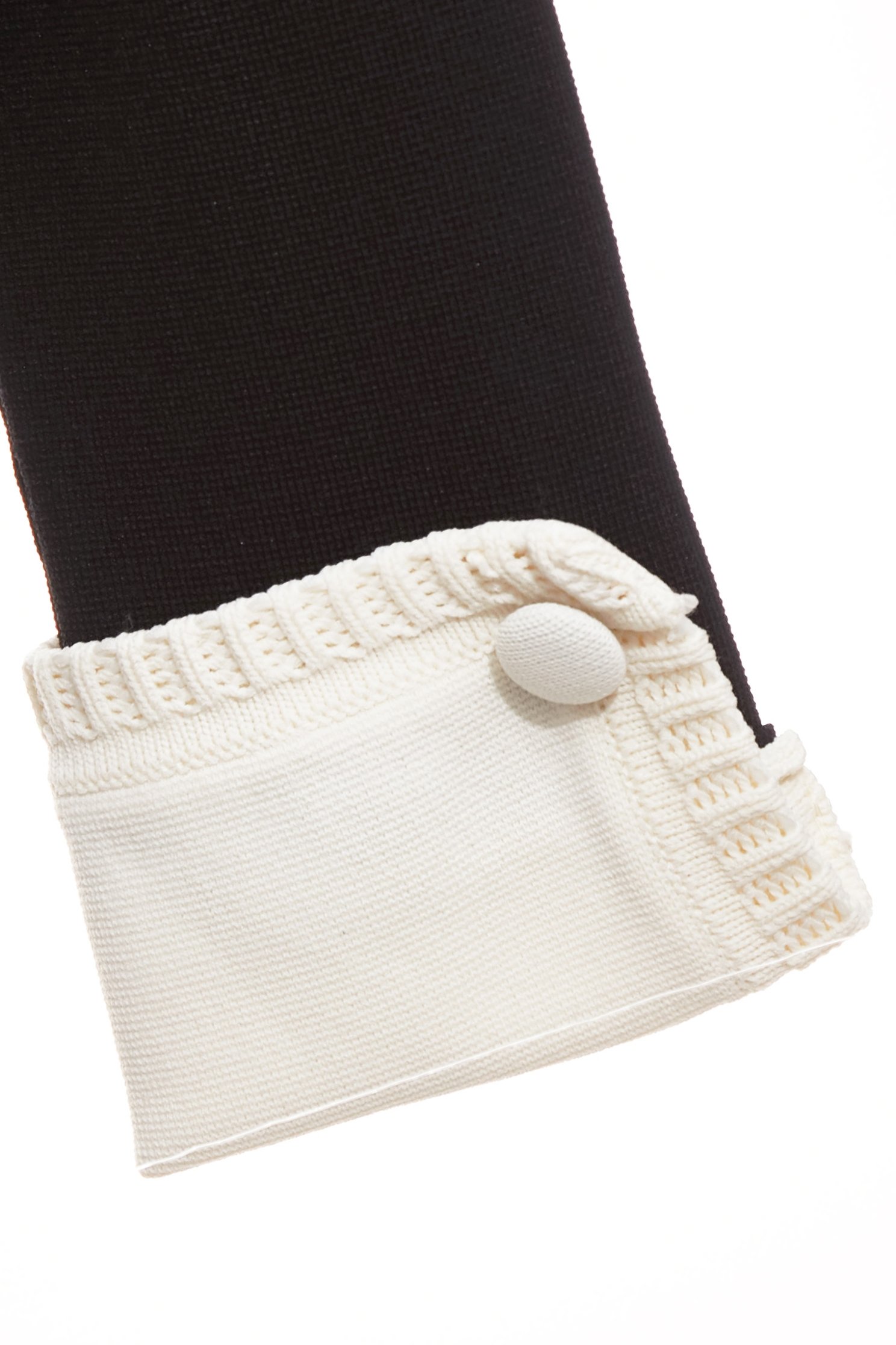 小香風別針開襟針織外套小香風別針開襟針織外套,一般外套,上班OL穿搭,外套,小香風,春夏穿搭,珍珠,約會特輯,針織,針織外套,黑色外套