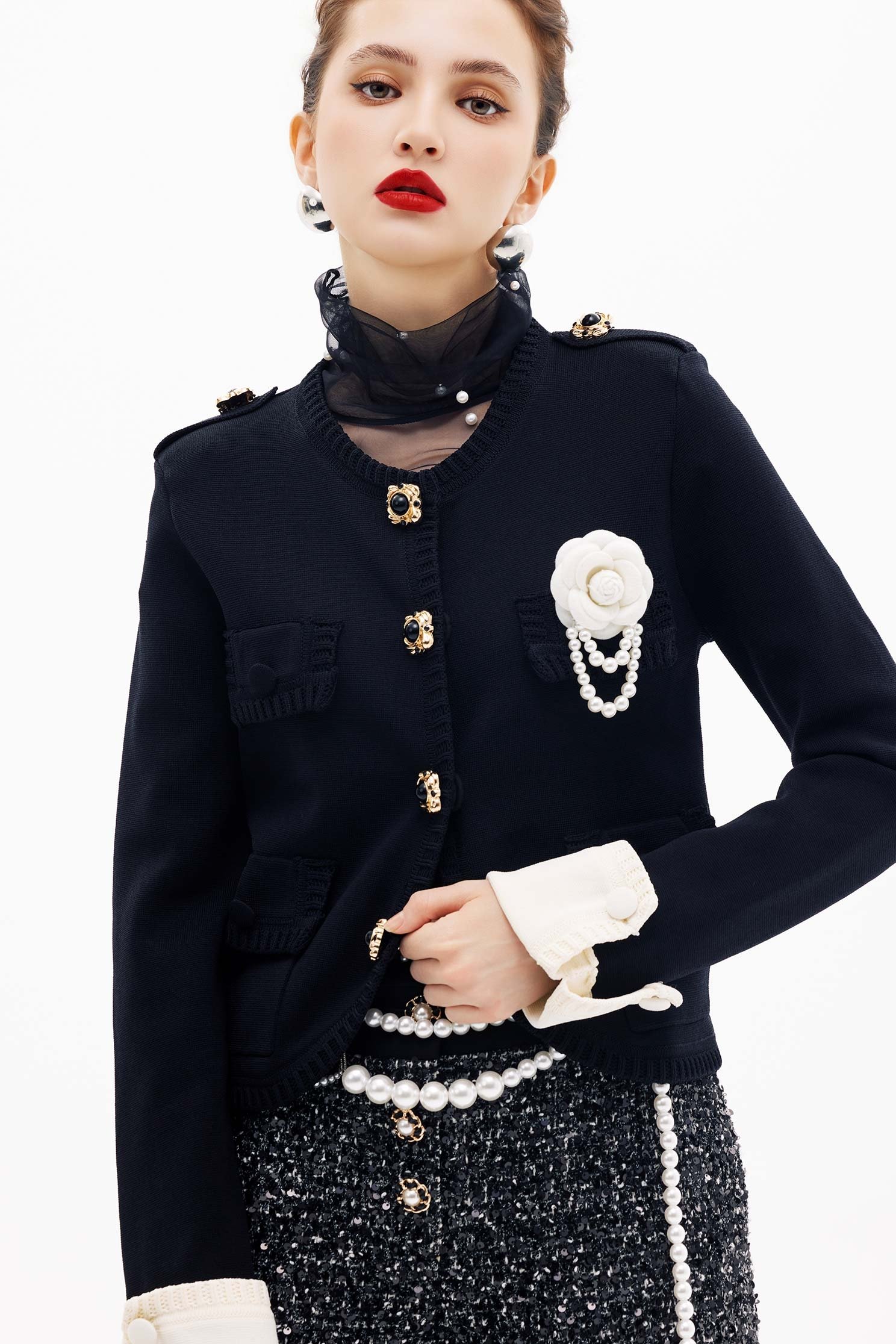 小香風別針開襟針織外套小香風別針開襟針織外套,一般外套,上班OL穿搭,外套,小香風,春夏穿搭,珍珠,約會特輯,針織,針織外套,黑色外套