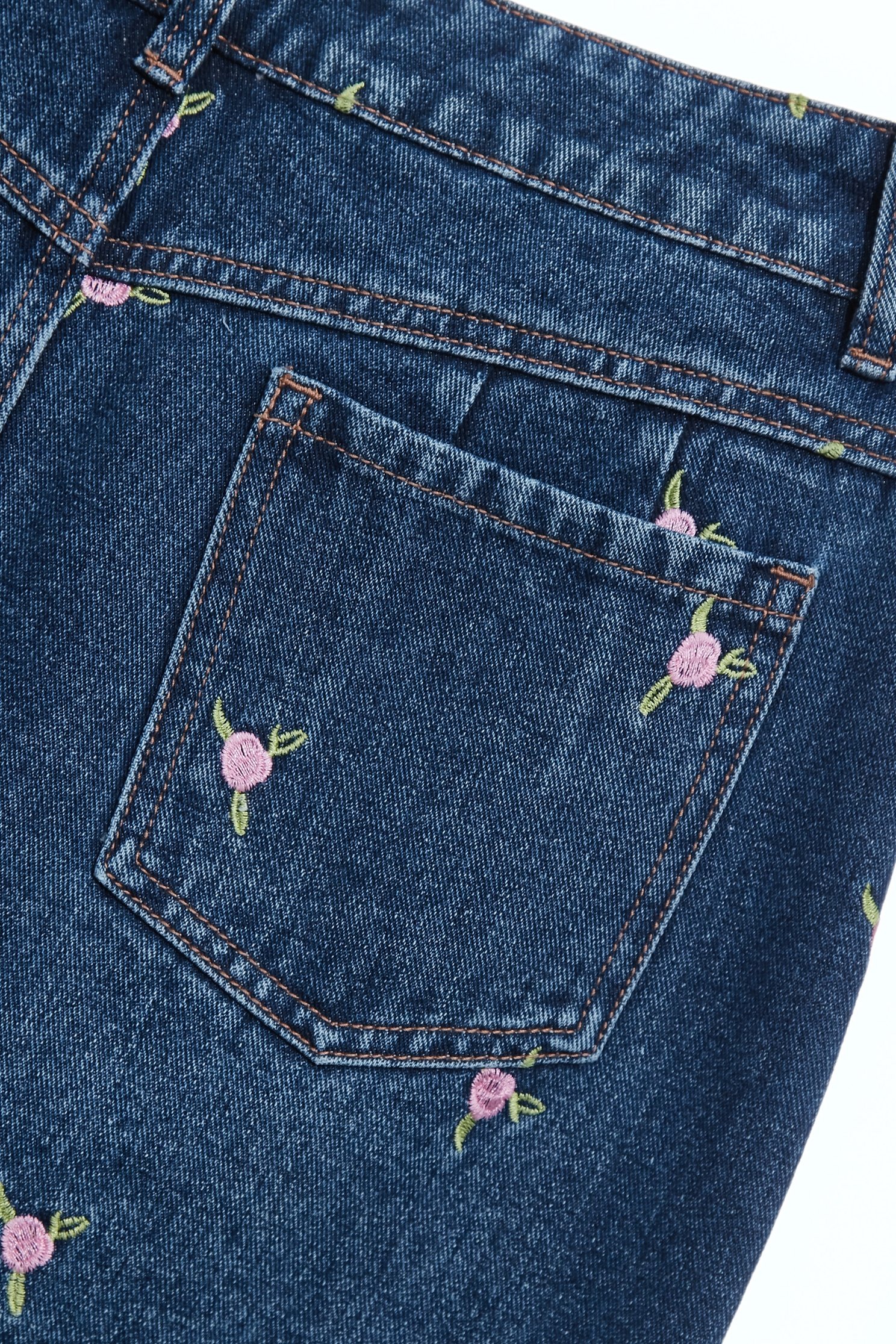 玫瑰石英粉花朵刺繡牛仔裙玫瑰石英粉花朵刺繡牛仔裙,刺繡,牛仔,牛仔裙,秋冬穿搭