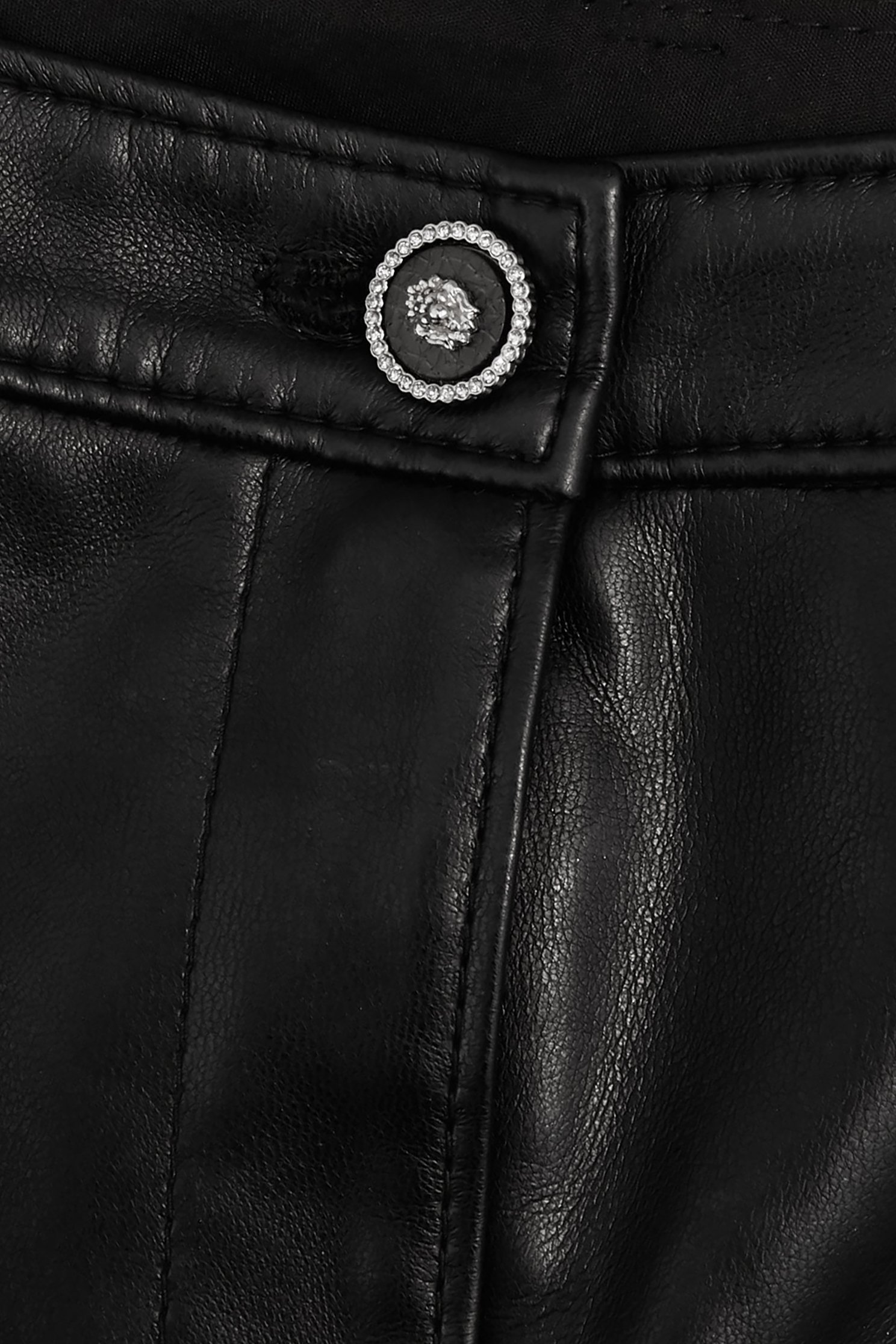 不對稱下擺仿皮長裙不對稱下擺仿皮長裙,上班OL穿搭,皮革,秋冬穿搭,約會特輯,長裙