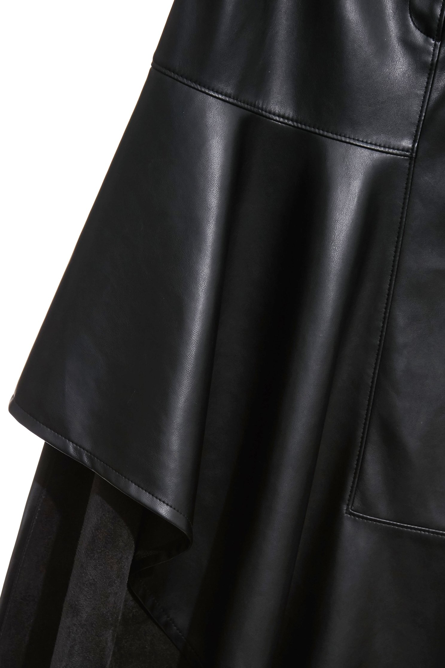 不對稱下擺仿皮長裙不對稱下擺仿皮長裙,上班OL穿搭,皮革,秋冬穿搭,約會特輯,長裙