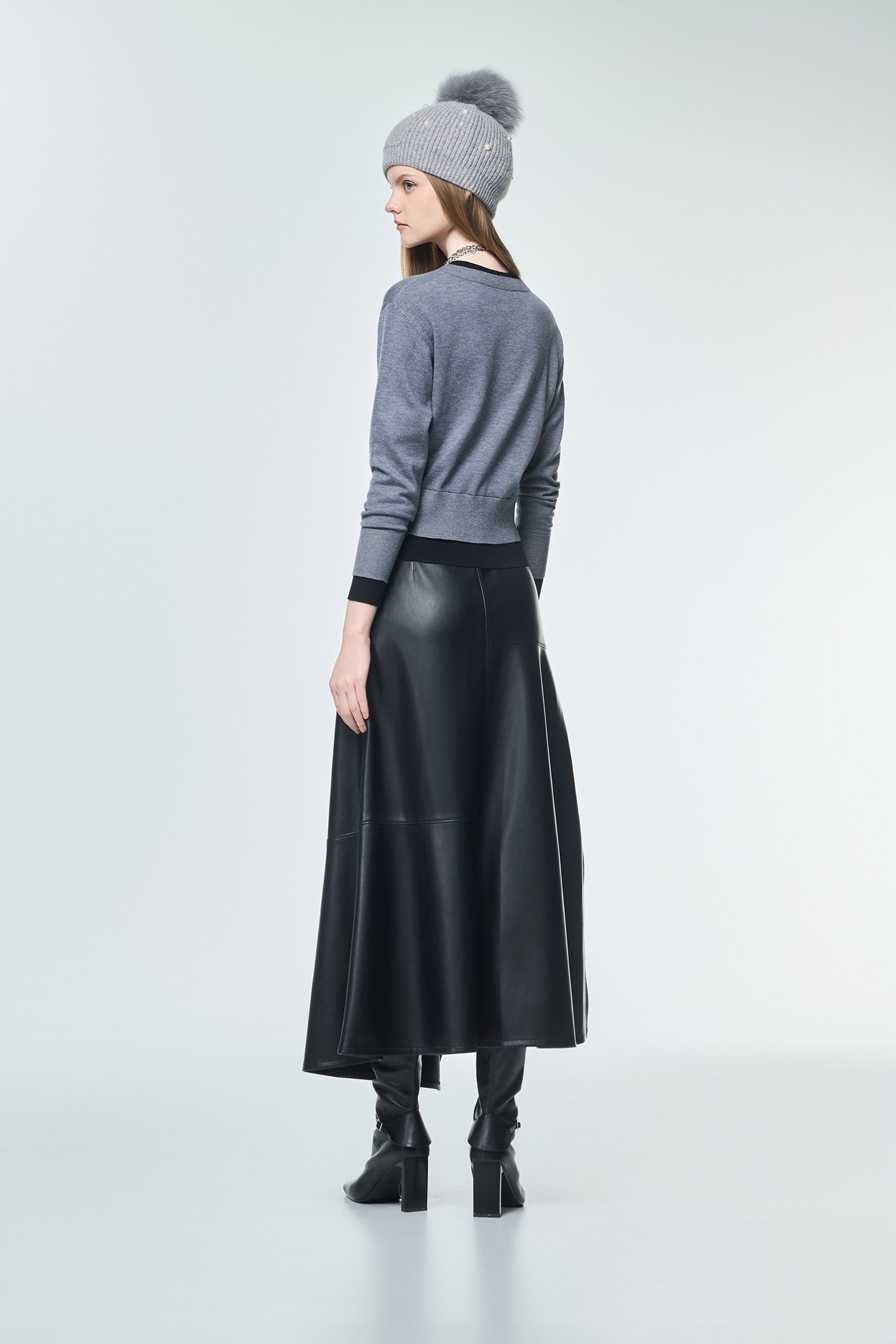 不對稱下擺仿皮長裙不對稱下擺仿皮長裙,上班OL穿搭,皮革,秋冬穿搭,約會特輯,長裙