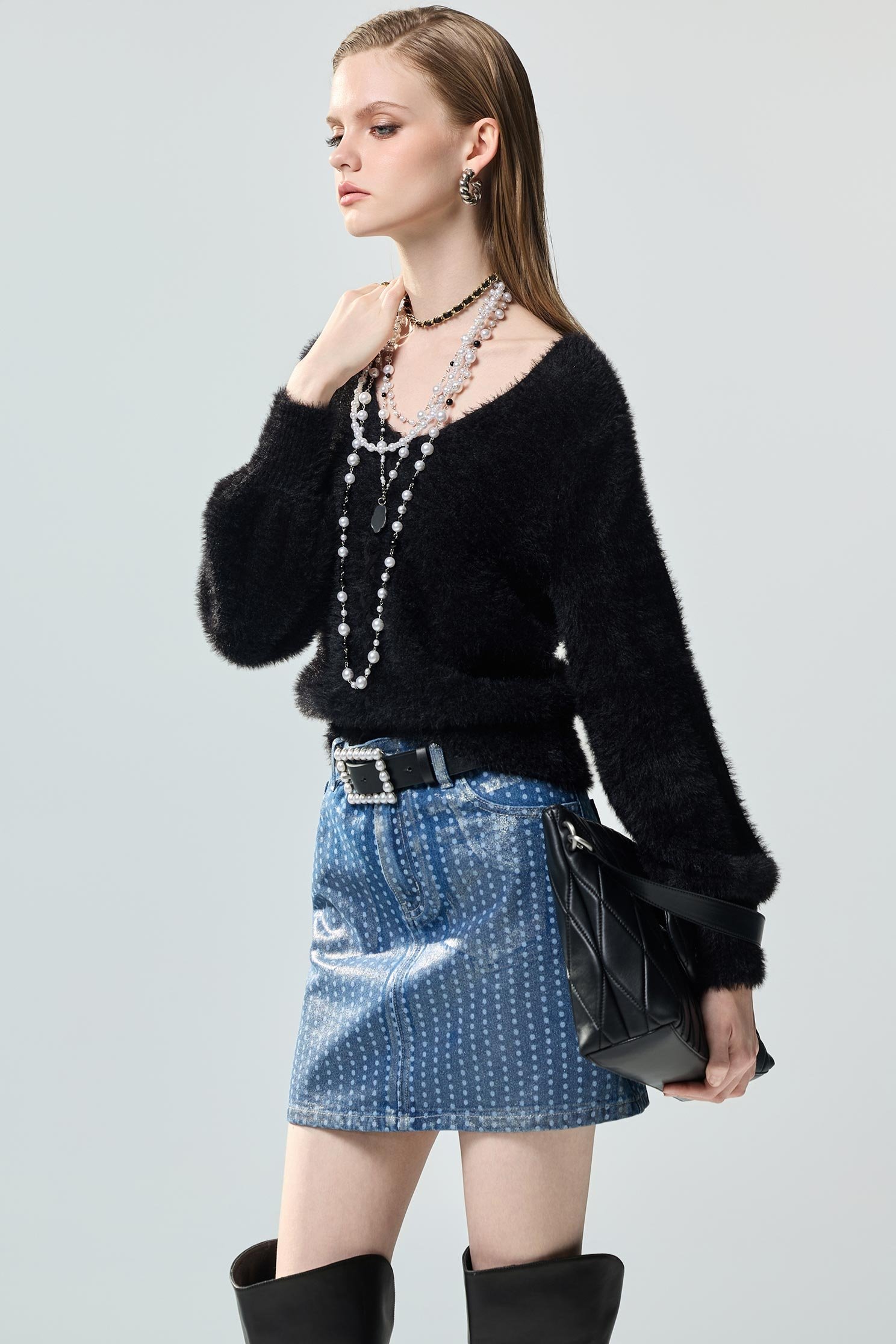 光澤感點點覆膜牛仔裙光澤感點點覆膜牛仔裙,丹寧,時髦成套搭配,牛仔,牛仔短裙,牛仔裙,牛仔褲,短裙,秋冬穿搭