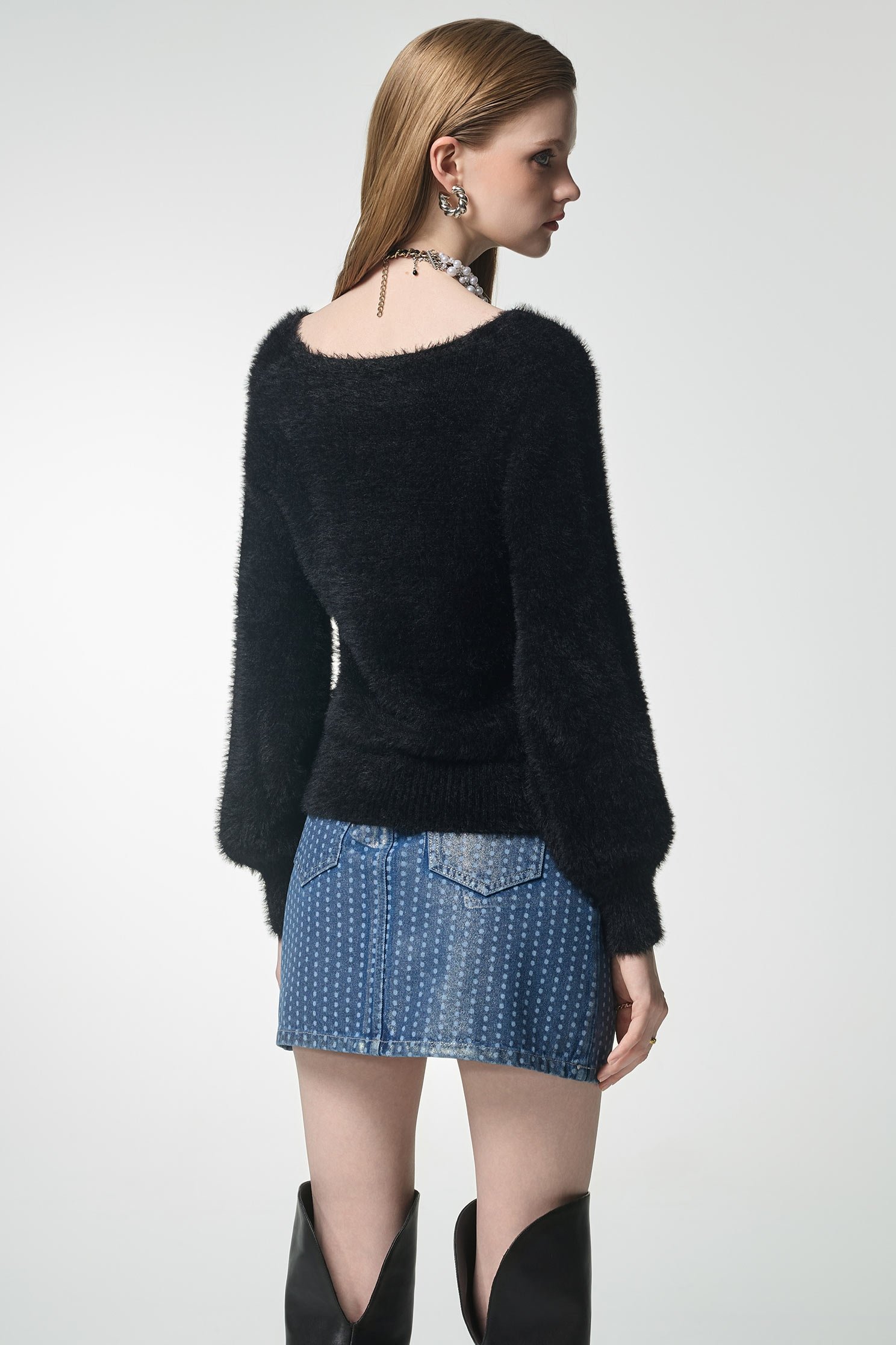 光澤感點點覆膜牛仔裙光澤感點點覆膜牛仔裙,丹寧,時髦成套搭配,牛仔,牛仔短裙,牛仔裙,牛仔褲,短裙,秋冬穿搭