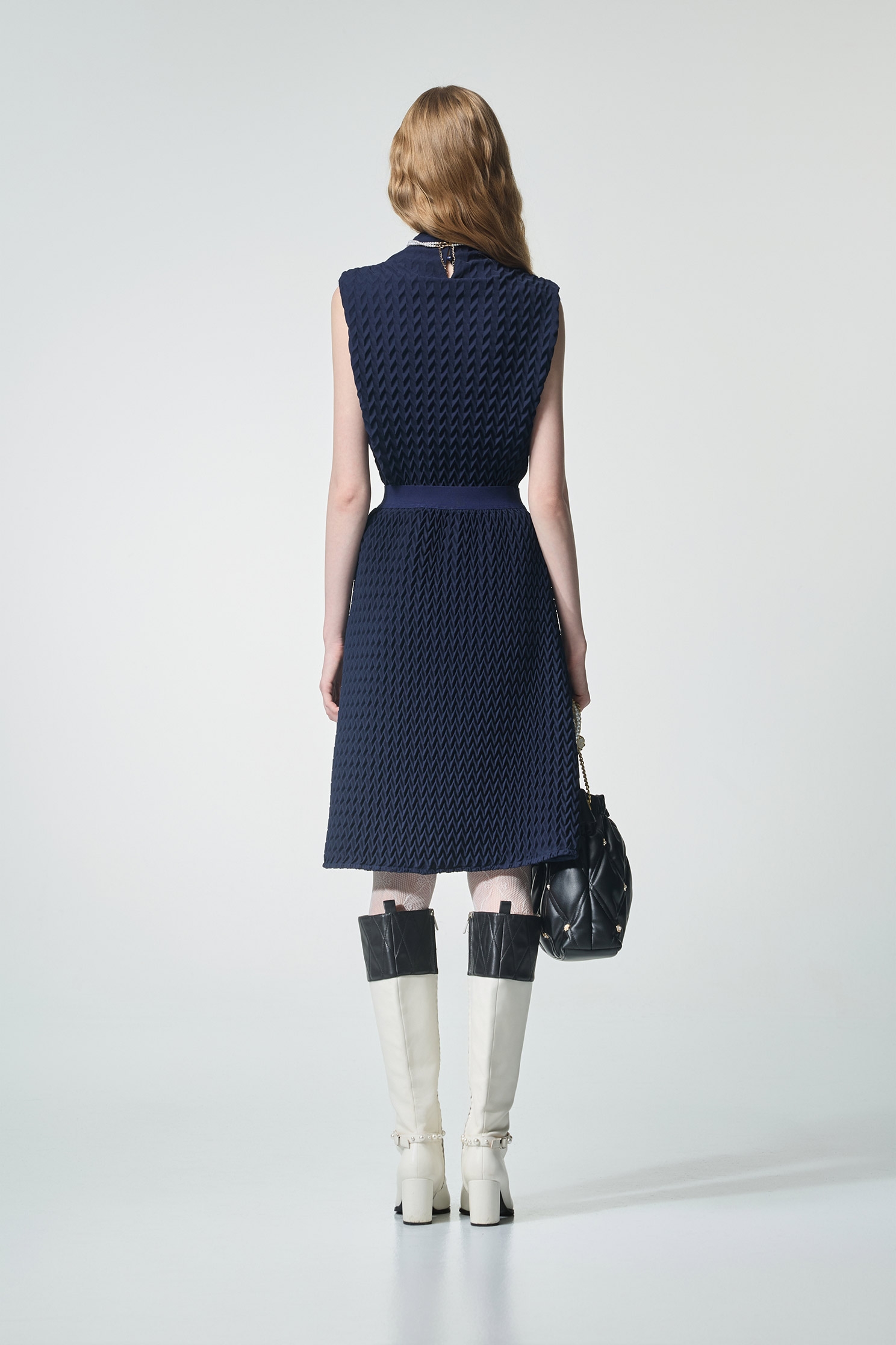 濃厚靛藍立體壓摺裙濃厚靛藍立體壓摺裙,A字裙,上班OL穿搭,秋冬穿搭,約會特輯,長裙