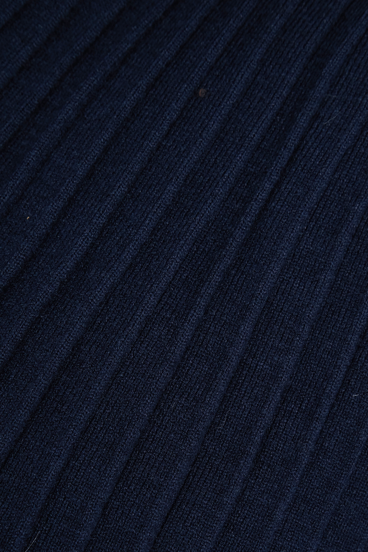 百摺造型針織短裙百摺造型針織短裙,上班OL穿搭,百摺裙,短裙,秋冬穿搭,約會特輯,腰帶,針織