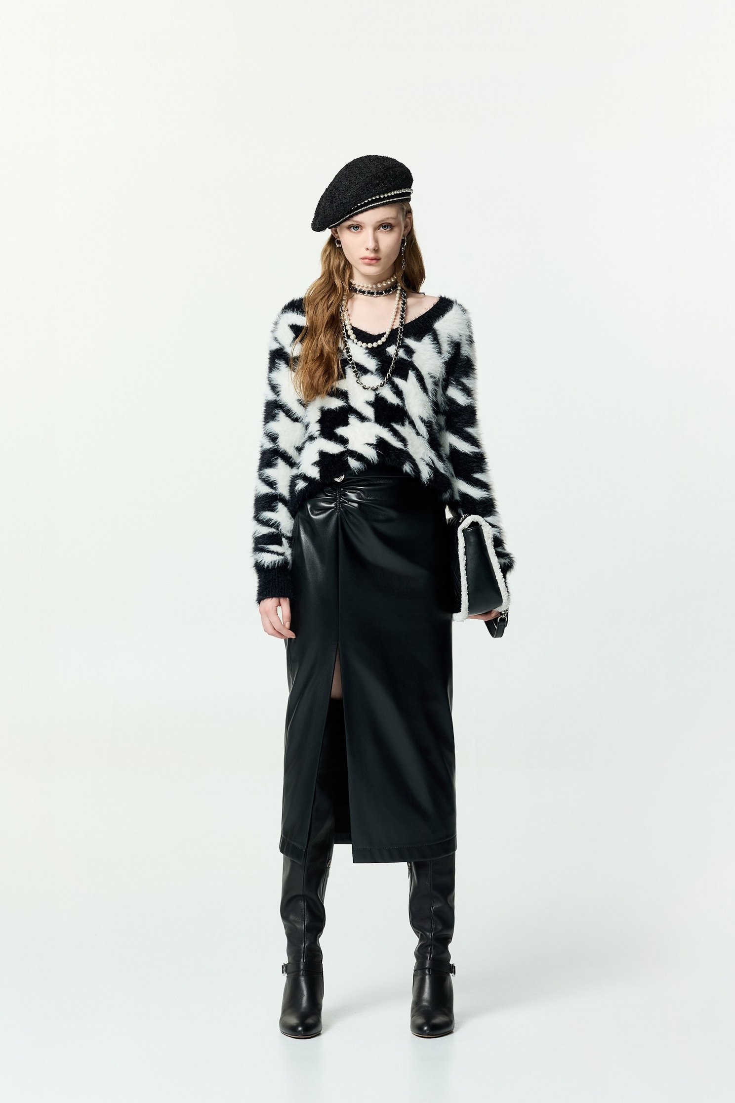 光澤軟皮革抓皺設計中長窄裙光澤軟皮革抓皺設計中長窄裙,上班OL穿搭,派對特輯,皮革,秋冬穿搭,窄裙,約會特輯,長裙