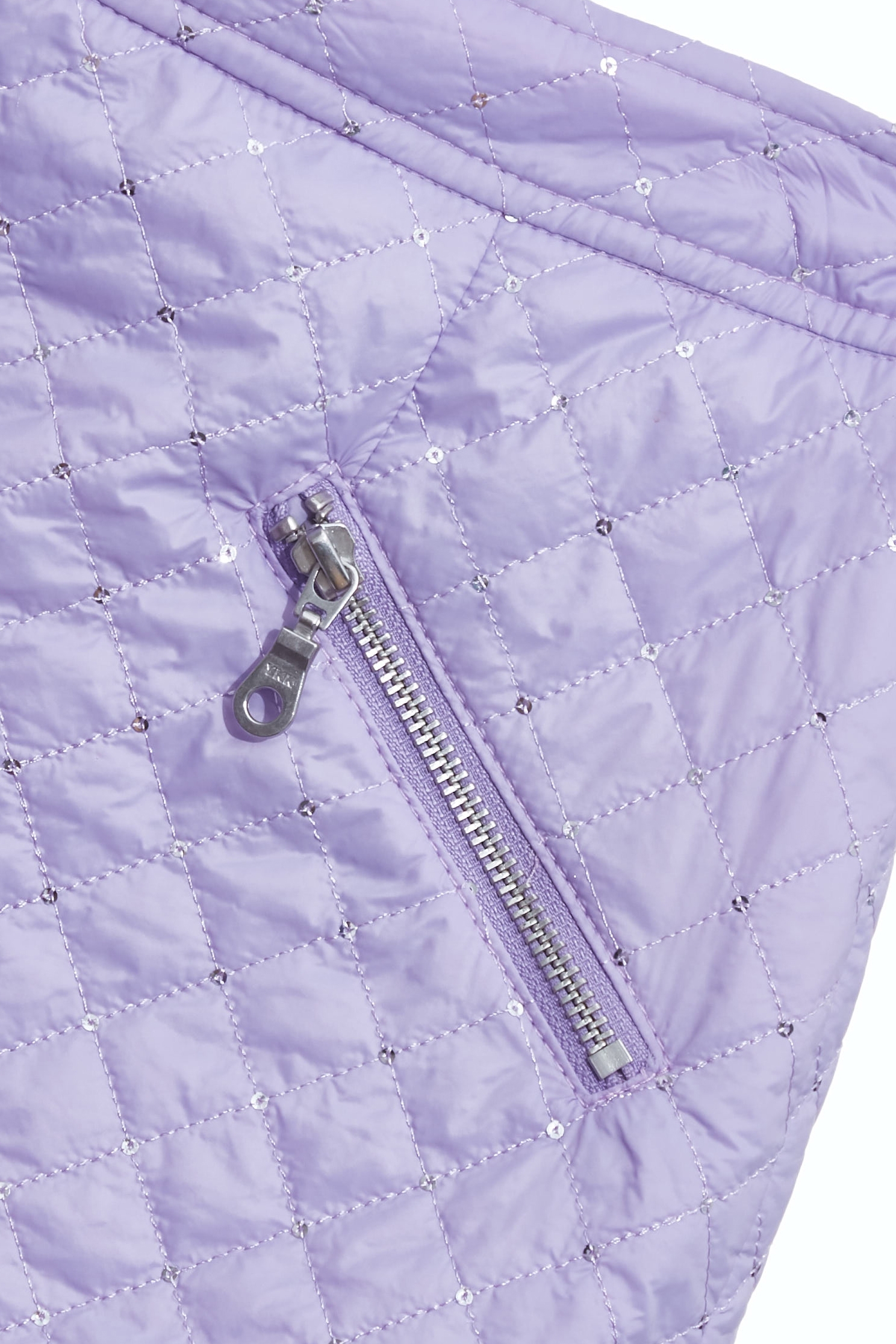 薰衣草色光澤感絎縫短裙薰衣草色光澤感絎縫短裙,短裙,秋冬穿搭,約會特輯