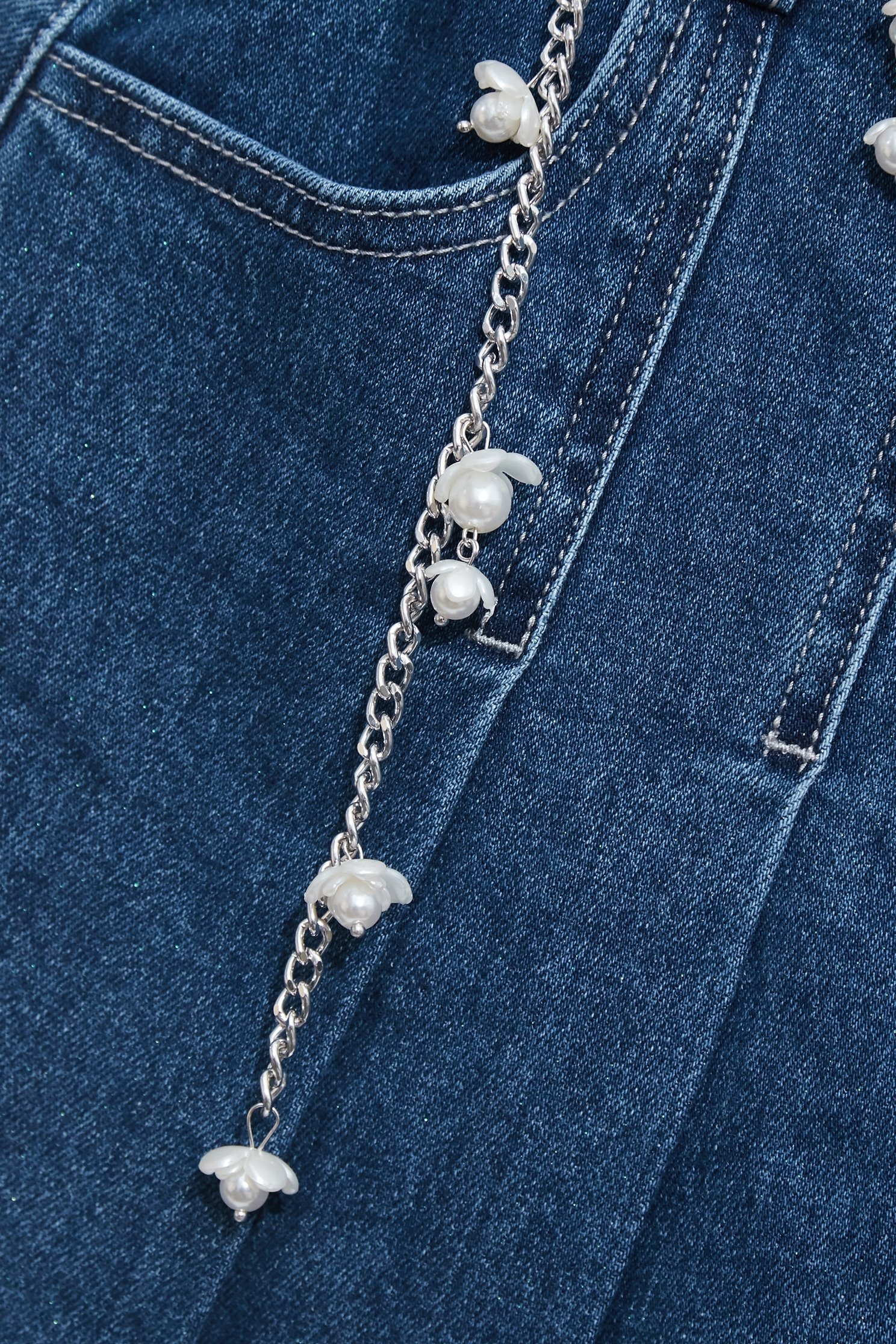 帶花朵腰鍊牛仔短裙帶花朵腰鍊牛仔短裙,春夏穿搭,牛仔,牛仔裙