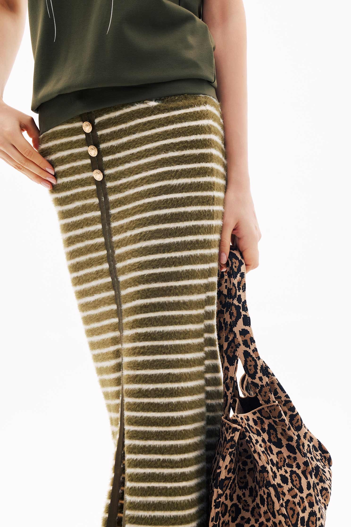 酸橙綠條紋中長裙酸橙綠條紋中長裙,春夏穿搭,條紋,長裙