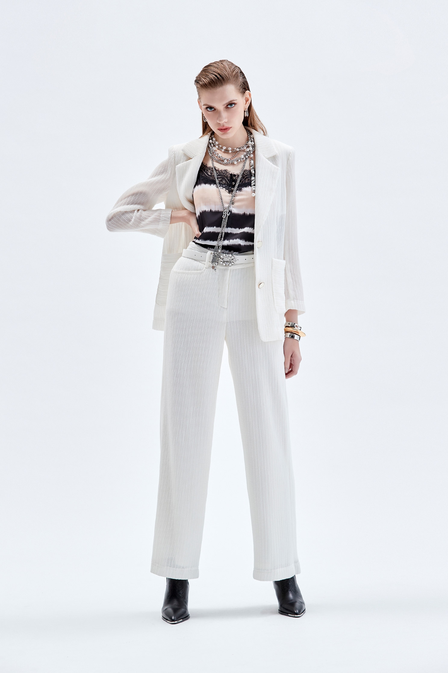 奶白色彈性坑條直筒寬褲Wide Leg White Pants,上班OL穿搭,寬褲,時髦成套搭配,白色褲子,白色長褲,秋冬穿搭,褲子
