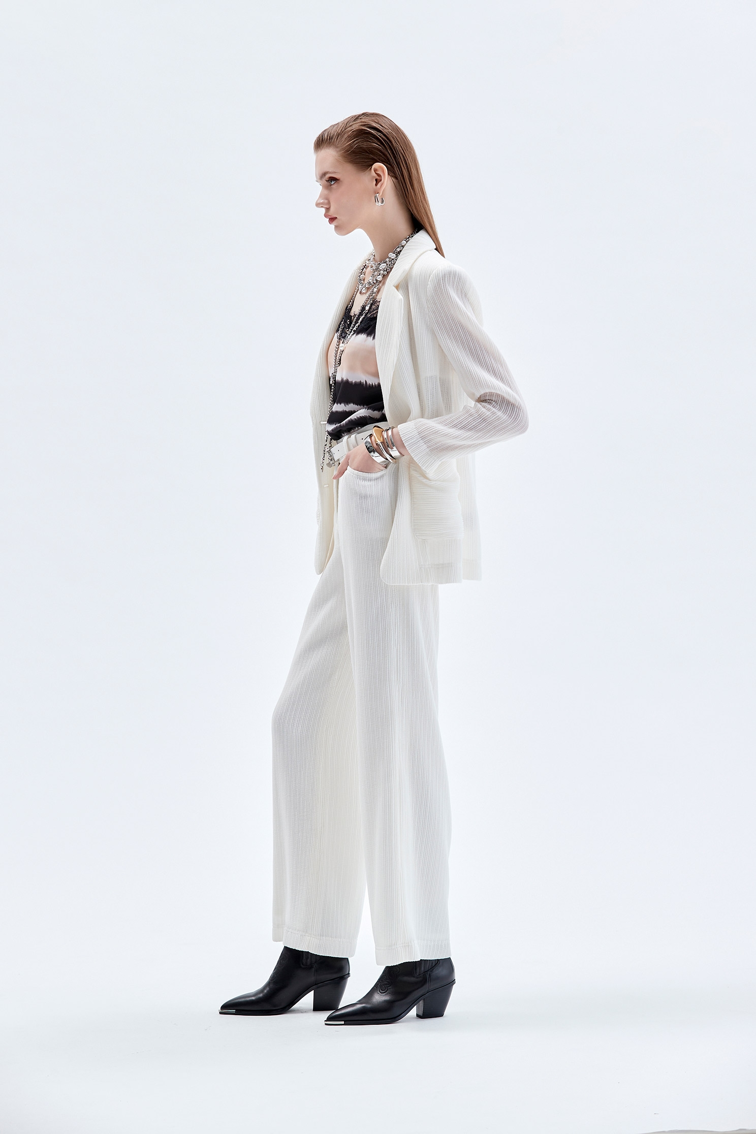 奶白色彈性坑條直筒寬褲Wide Leg White Pants,上班OL穿搭,寬褲,時髦成套搭配,白色褲子,白色長褲,秋冬穿搭,褲子