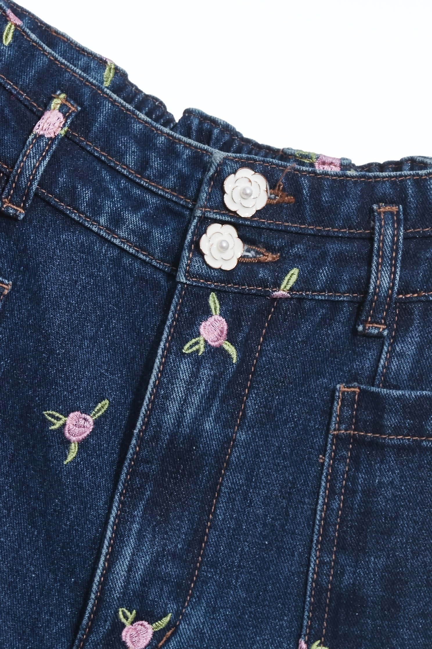 玫瑰石英粉花朵刺繡牛仔褲玫瑰石英粉花朵刺繡牛仔褲,刺繡,牛仔,牛仔褲,秋冬穿搭,褲子