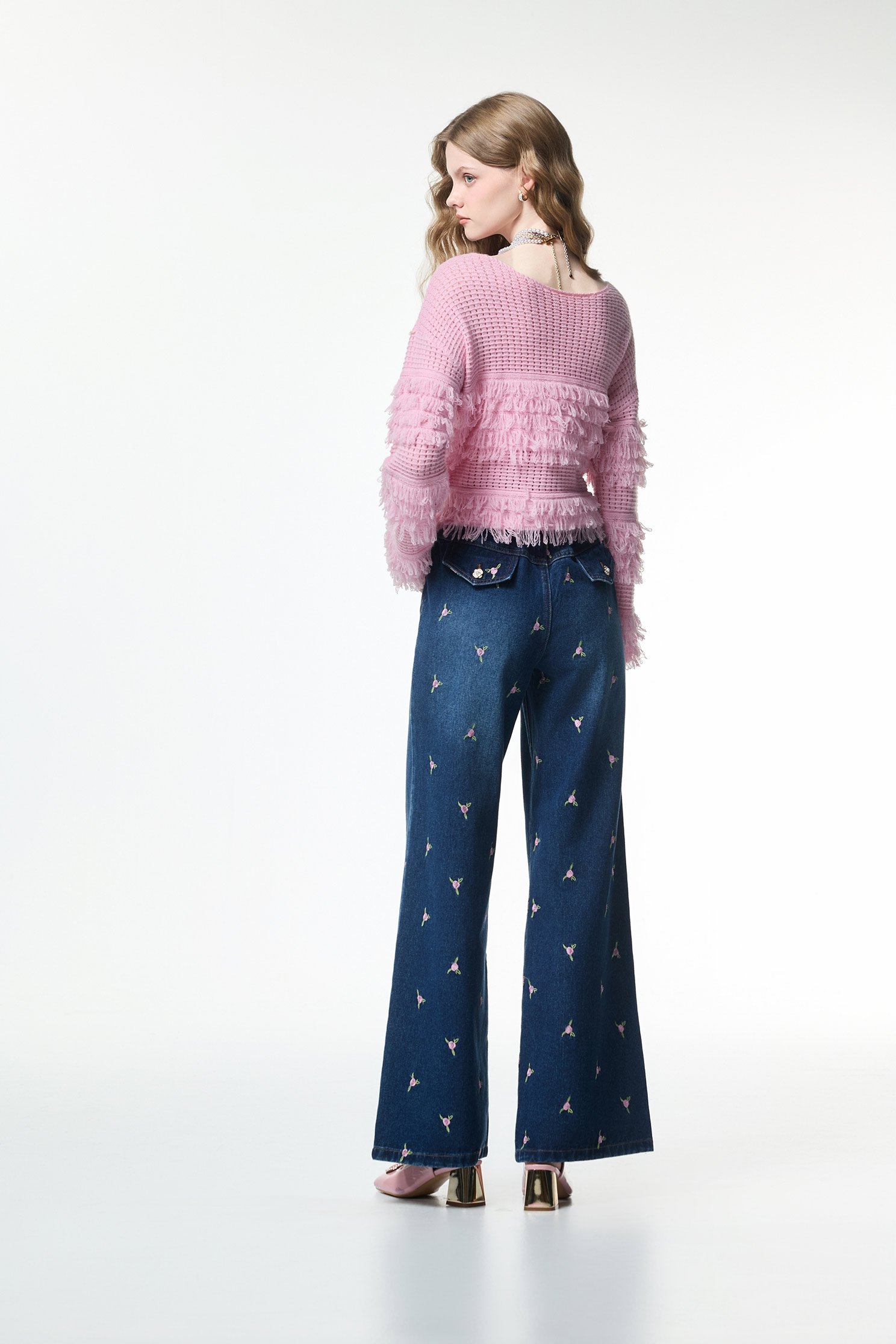 玫瑰石英粉花朵刺繡牛仔褲玫瑰石英粉花朵刺繡牛仔褲,刺繡,牛仔,牛仔褲,秋冬穿搭,褲子