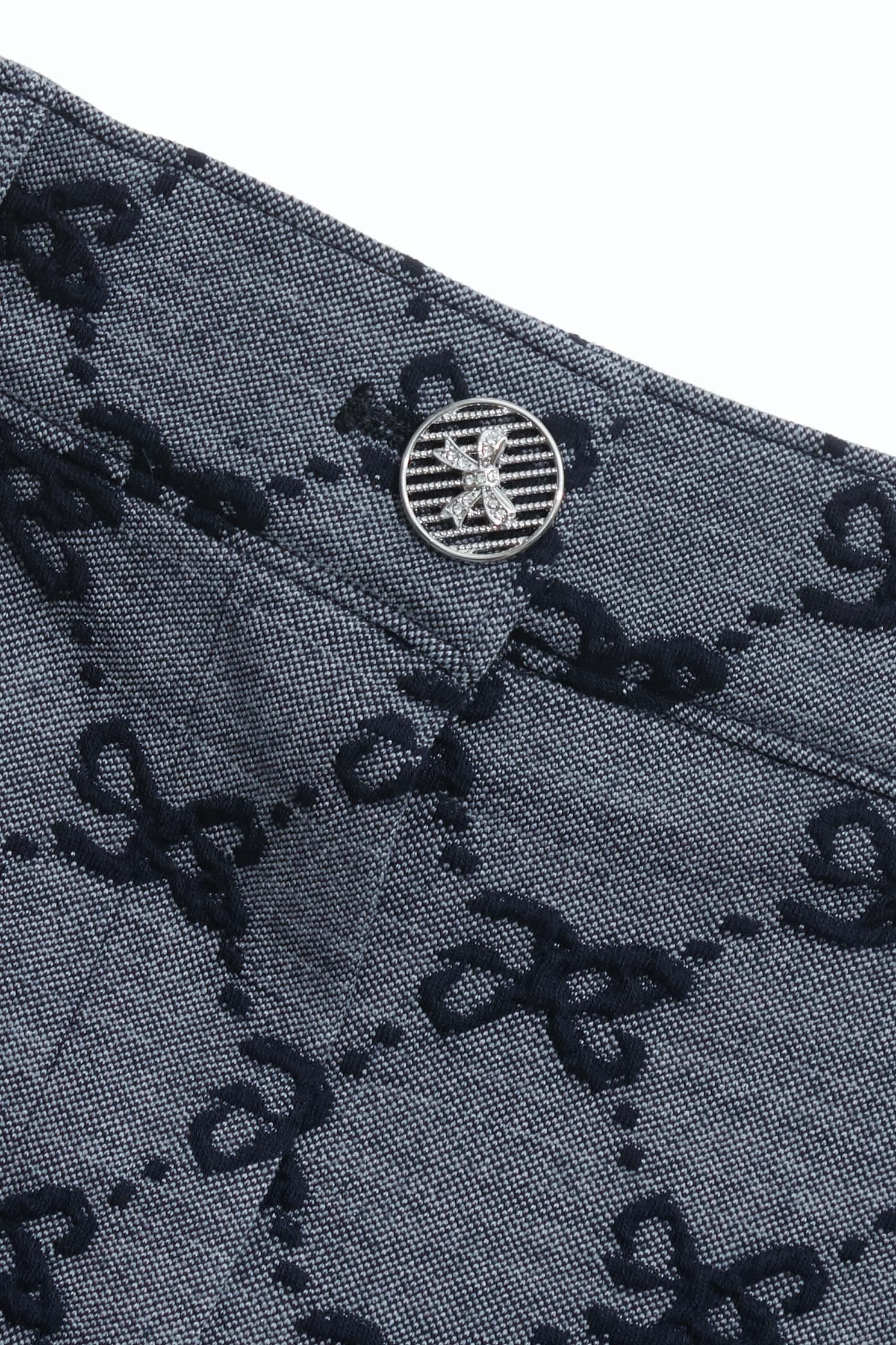 立體蝴蝶結紋理短褲立體蝴蝶結紋理短褲,上班OL穿搭,短褲,秋冬穿搭,約會特輯,蝴蝶結,褲裙