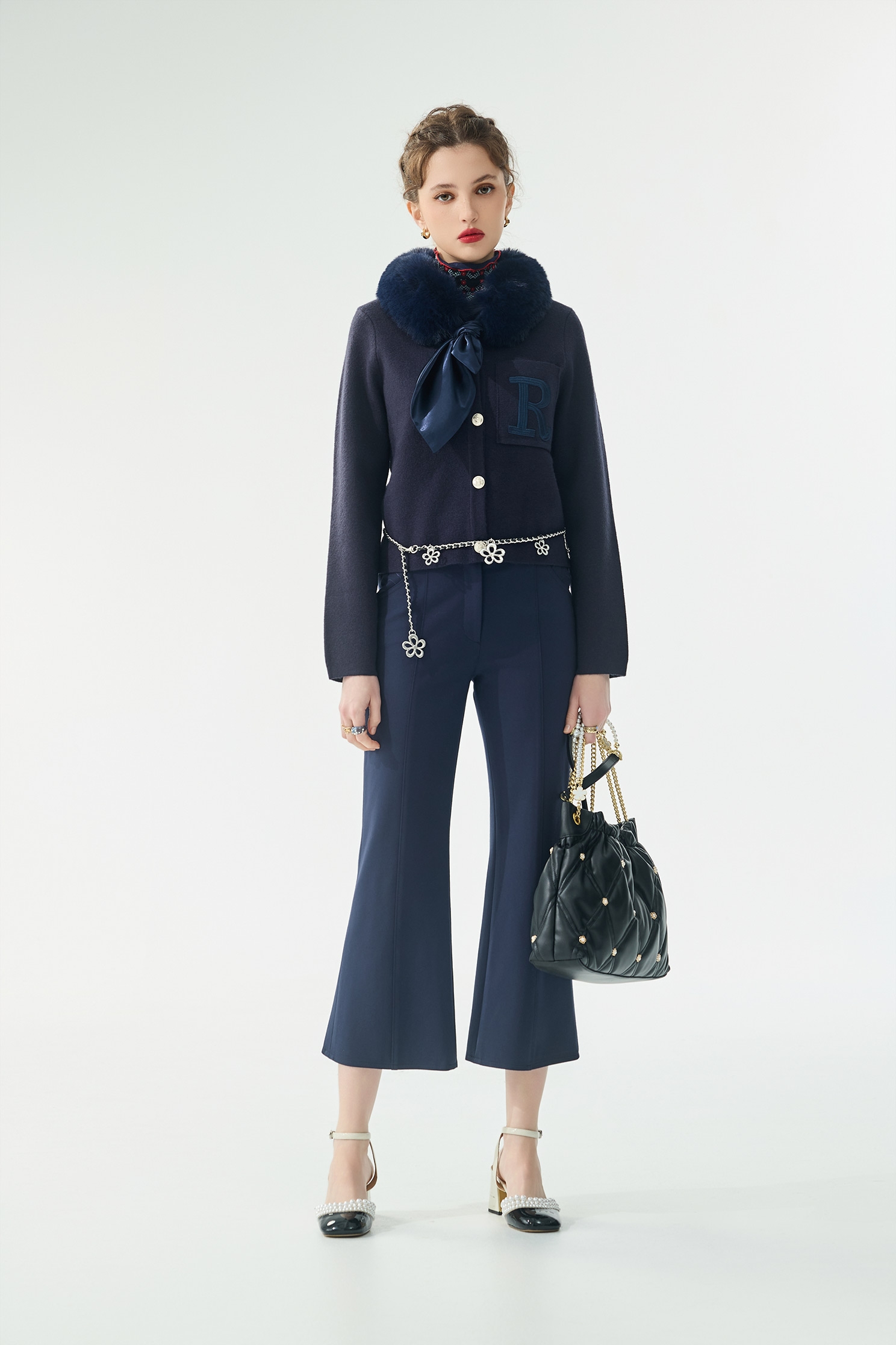 口袋刺繡花朵直筒褲口袋刺繡花朵直筒褲,刺繡,寬褲,秋冬穿搭,繡花,褲子