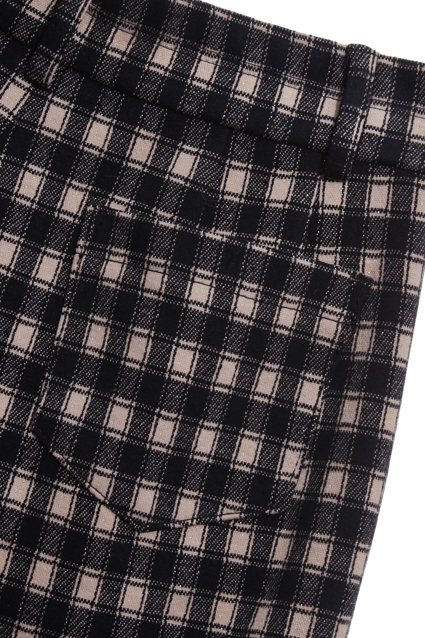 海軍藍閃光格紋短褲海軍藍閃光格紋短褲,上班OL穿搭,春夏穿搭,時髦成套搭配,格紋,短褲,約會特輯