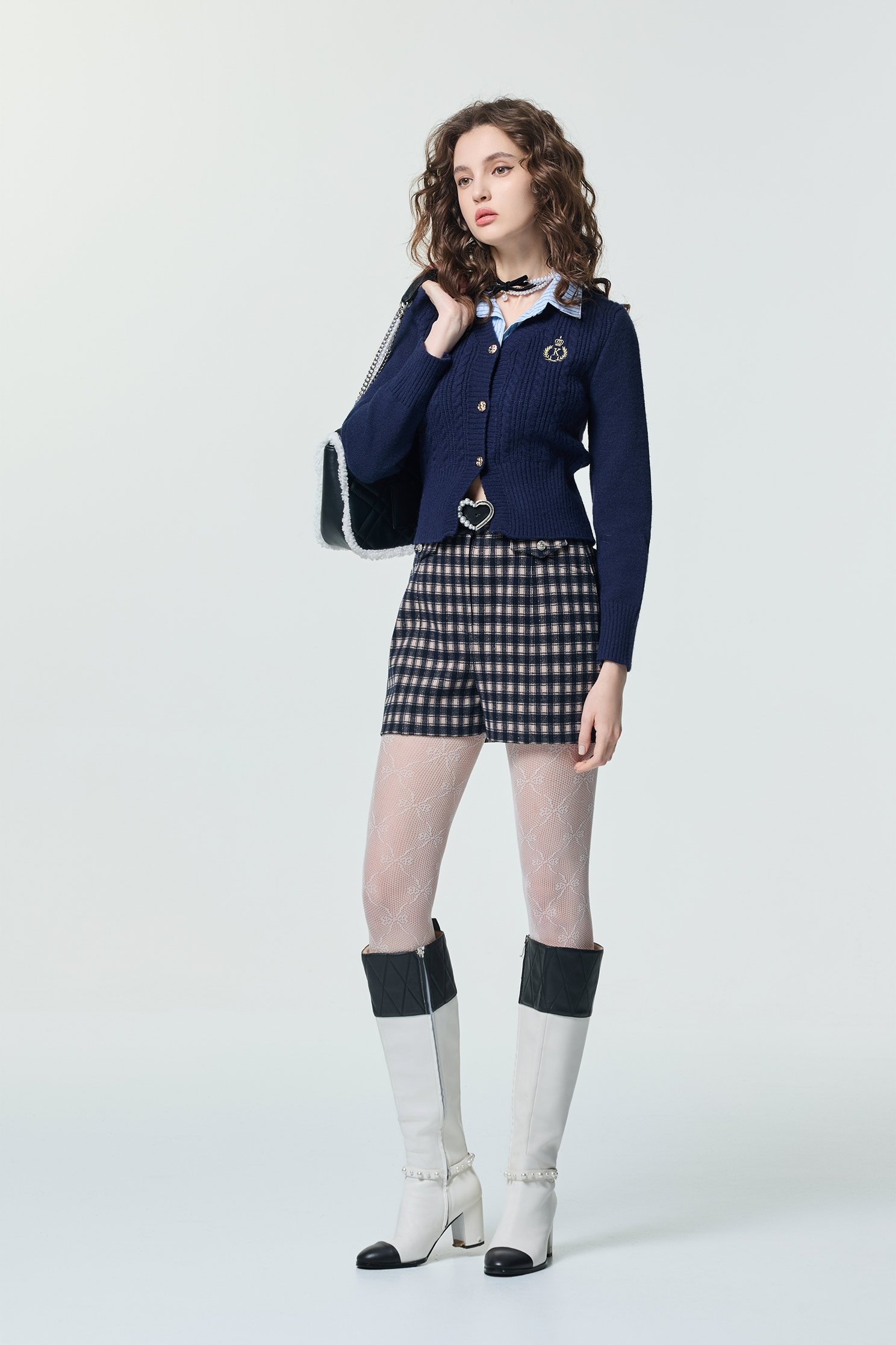 海軍藍閃光格紋短褲海軍藍閃光格紋短褲,上班OL穿搭,春夏穿搭,時髦成套搭配,格紋,短褲,約會特輯