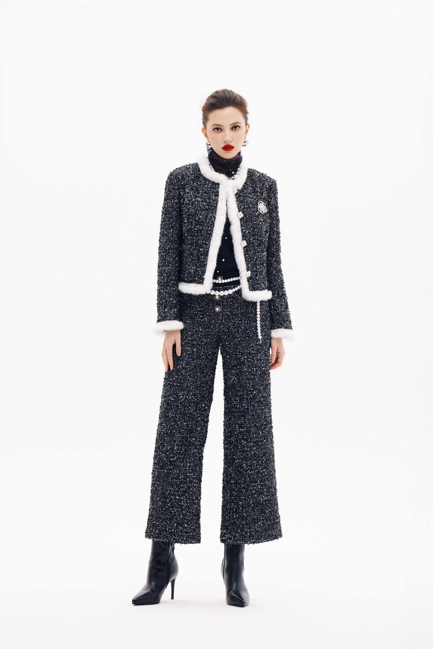 花呢紗崁亮片八分褲花呢紗崁亮片八分褲,上班OL穿搭,寬褲,春夏穿搭,派對特輯,珍珠,褲子,黑色褲子