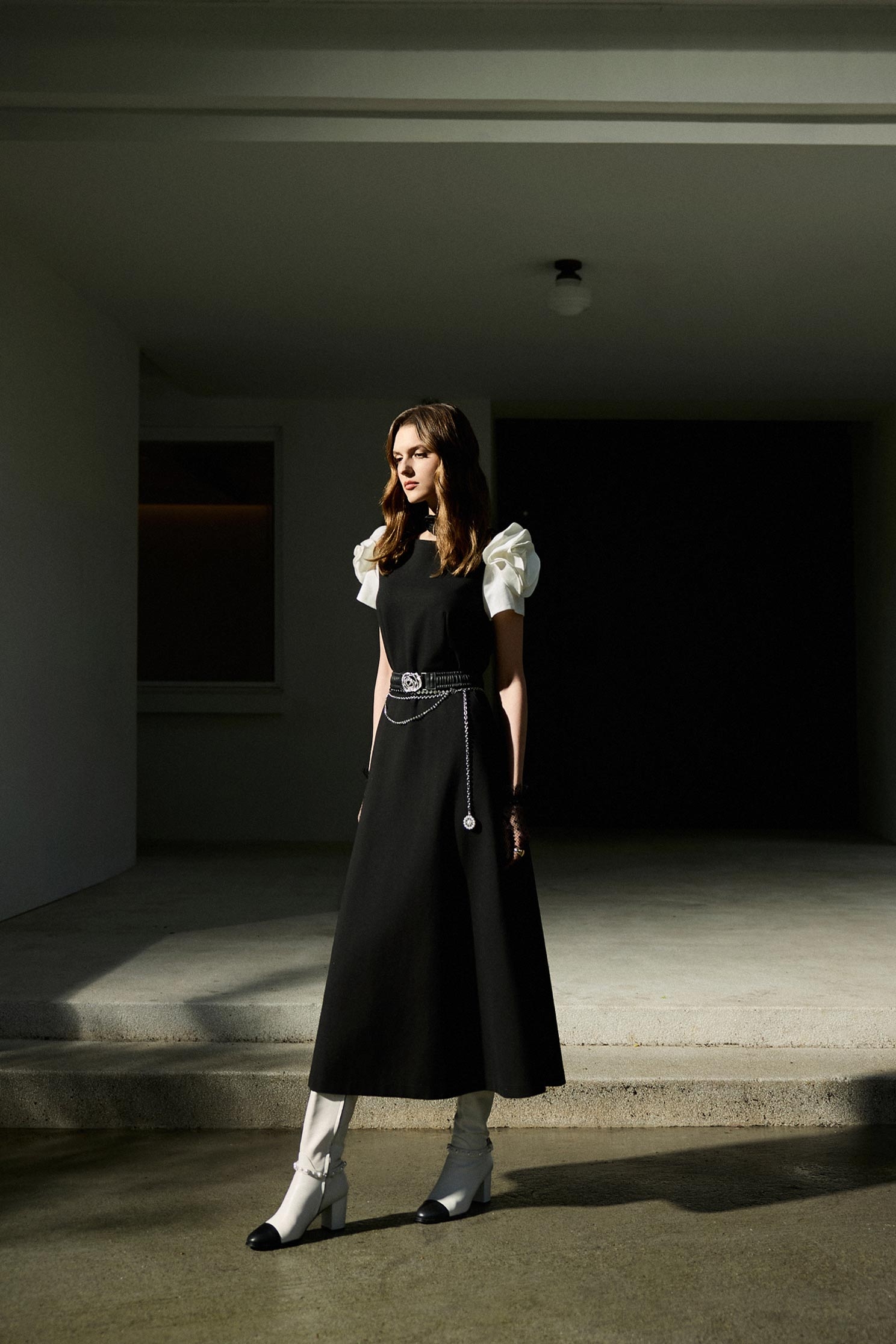 黑白拼色立體繞花洋裝黑白拼色立體繞花洋裝,一般洋裝,人氣商品,春夏穿搭,洋裝特輯,黑色洋裝