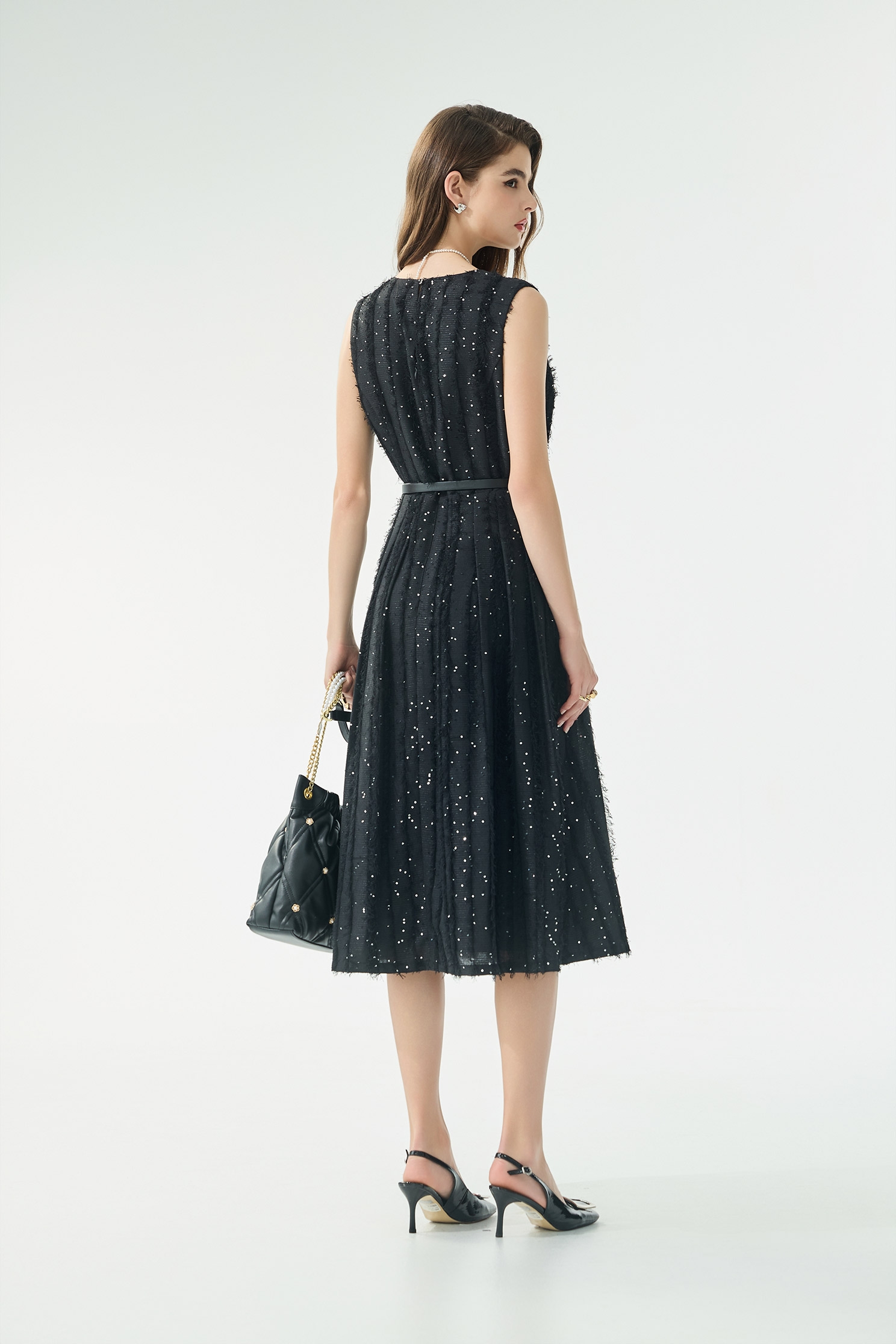 華麗崁飾亮片無袖洋裝華麗崁飾亮片無袖洋裝,一般洋裝,春夏穿搭,洋裝特輯,黑色洋裝