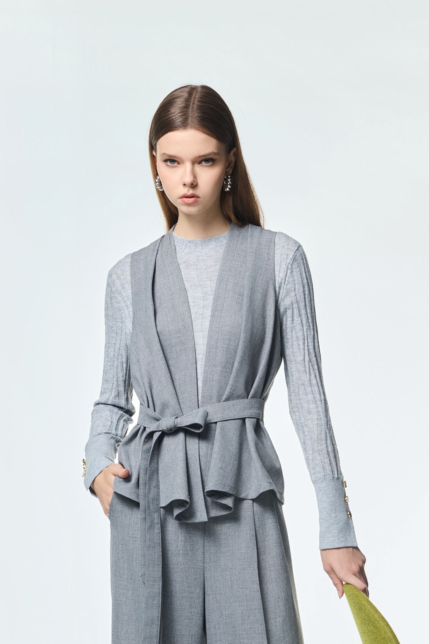 安靜灰背心式綁帶外套安靜灰背心式綁帶外套,一般背心,一般背心馬甲,上班OL穿搭,外套,時髦成套搭配,無袖背心,秋冬穿搭,背心