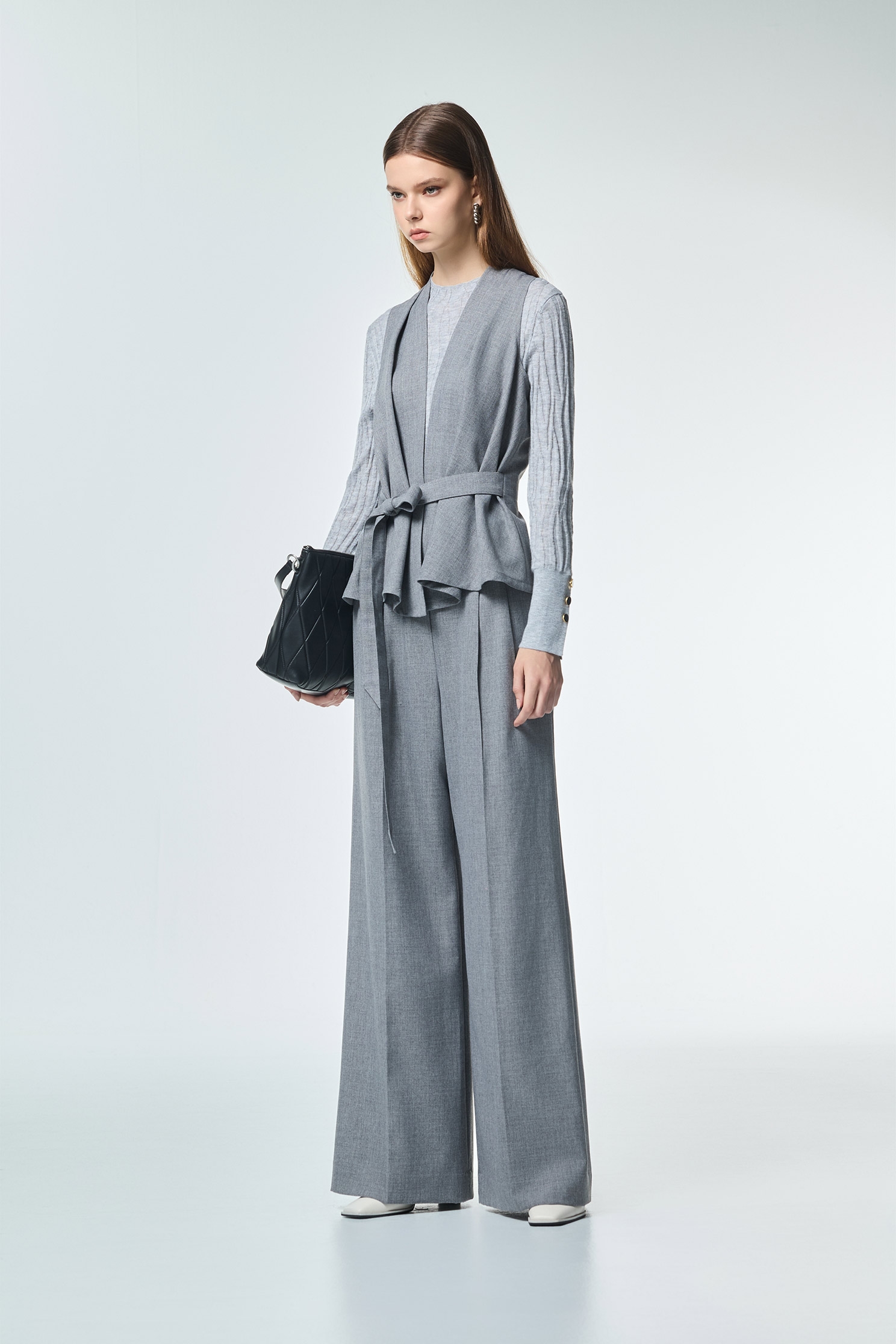 安靜灰背心式綁帶外套安靜灰背心式綁帶外套,一般背心,一般背心馬甲,上班OL穿搭,外套,時髦成套搭配,無袖背心,秋冬穿搭,背心