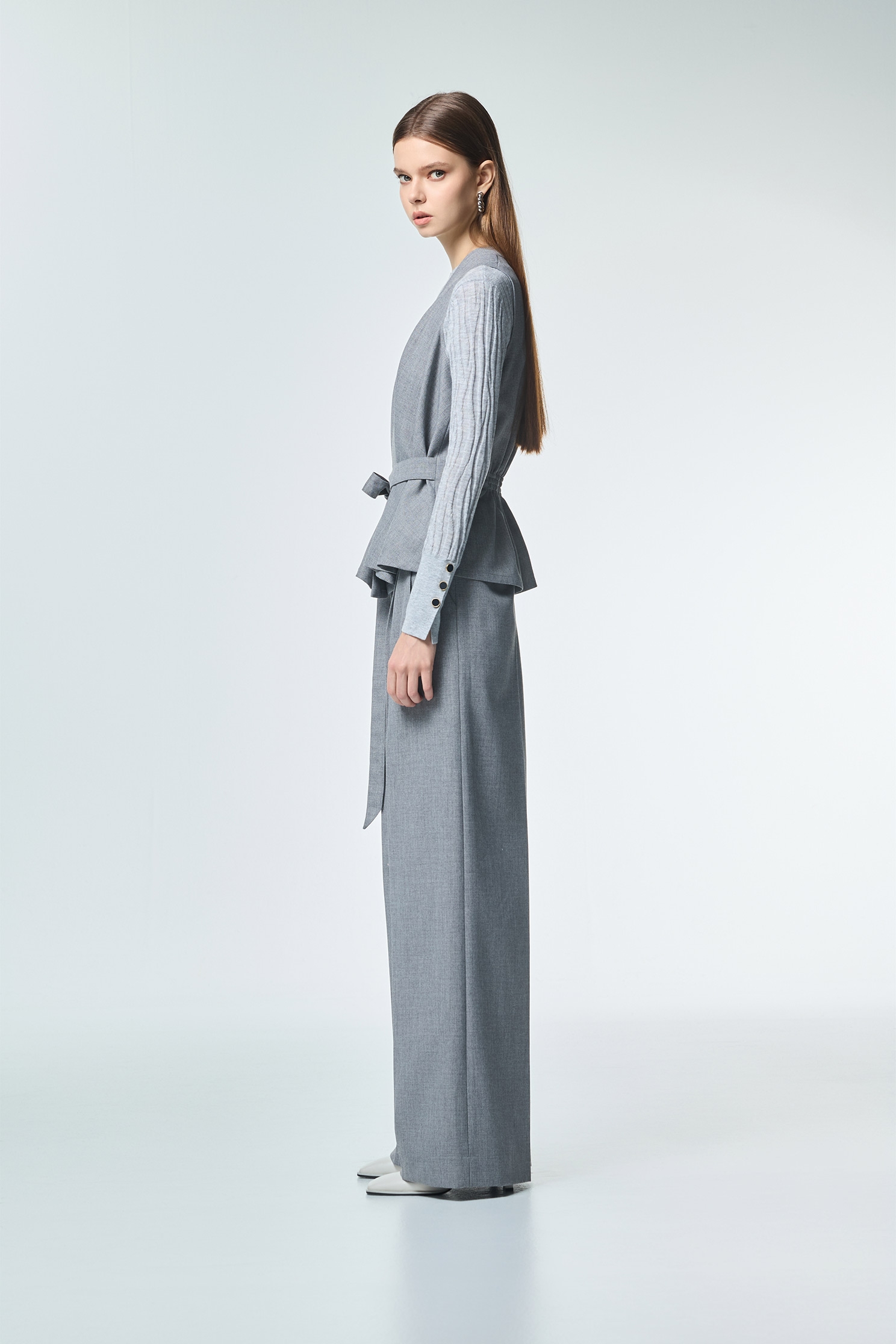 安靜灰背心式綁帶外套安靜灰背心式綁帶外套,一般背心,一般背心馬甲,上班OL穿搭,外套,時髦成套搭配,無袖背心,秋冬穿搭,背心