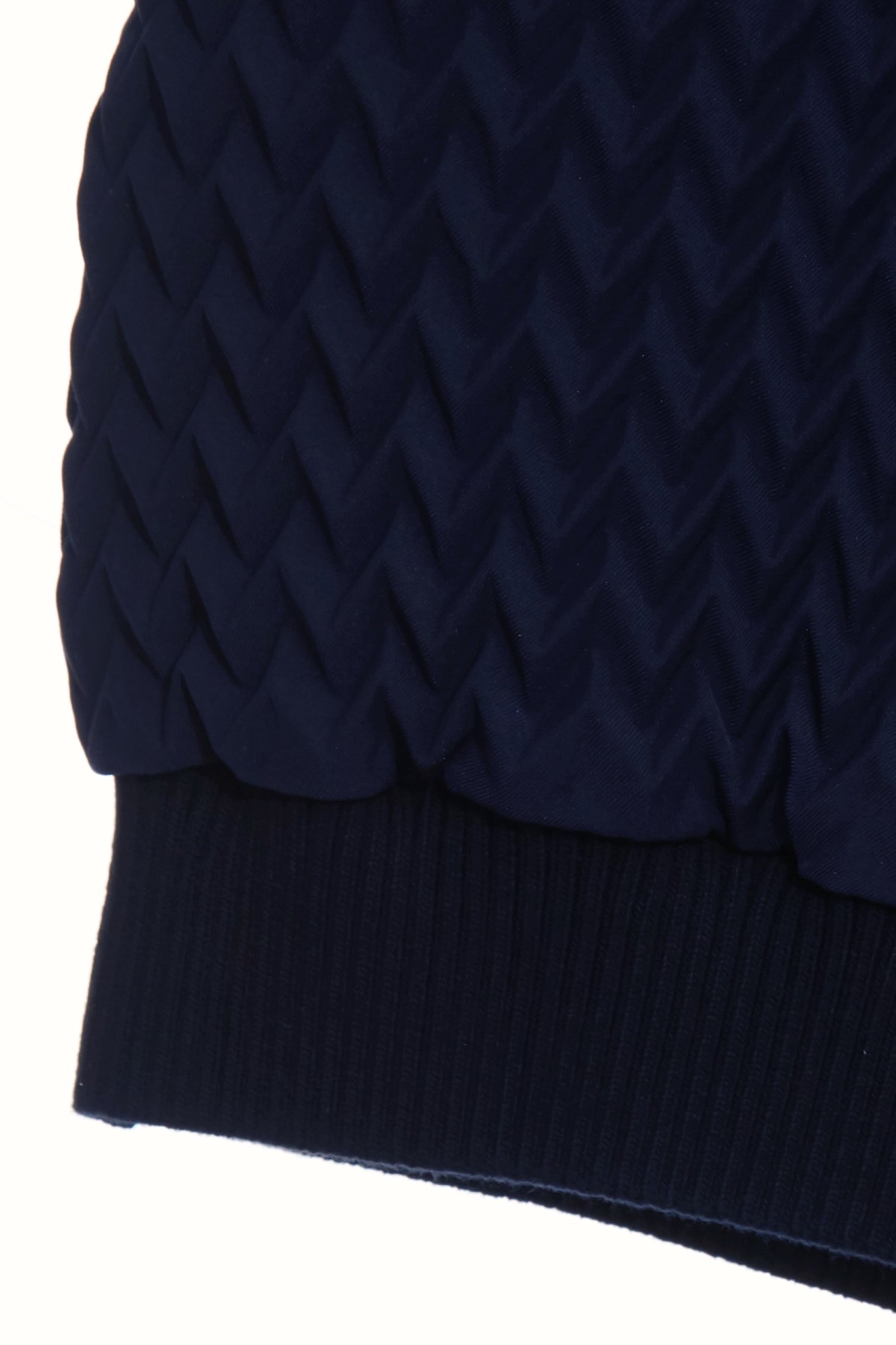 濃厚靛藍立體壓摺上衣濃厚靛藍立體壓摺上衣,上班OL穿搭,上衣,無袖背心,秋冬穿搭,約會特輯,背心