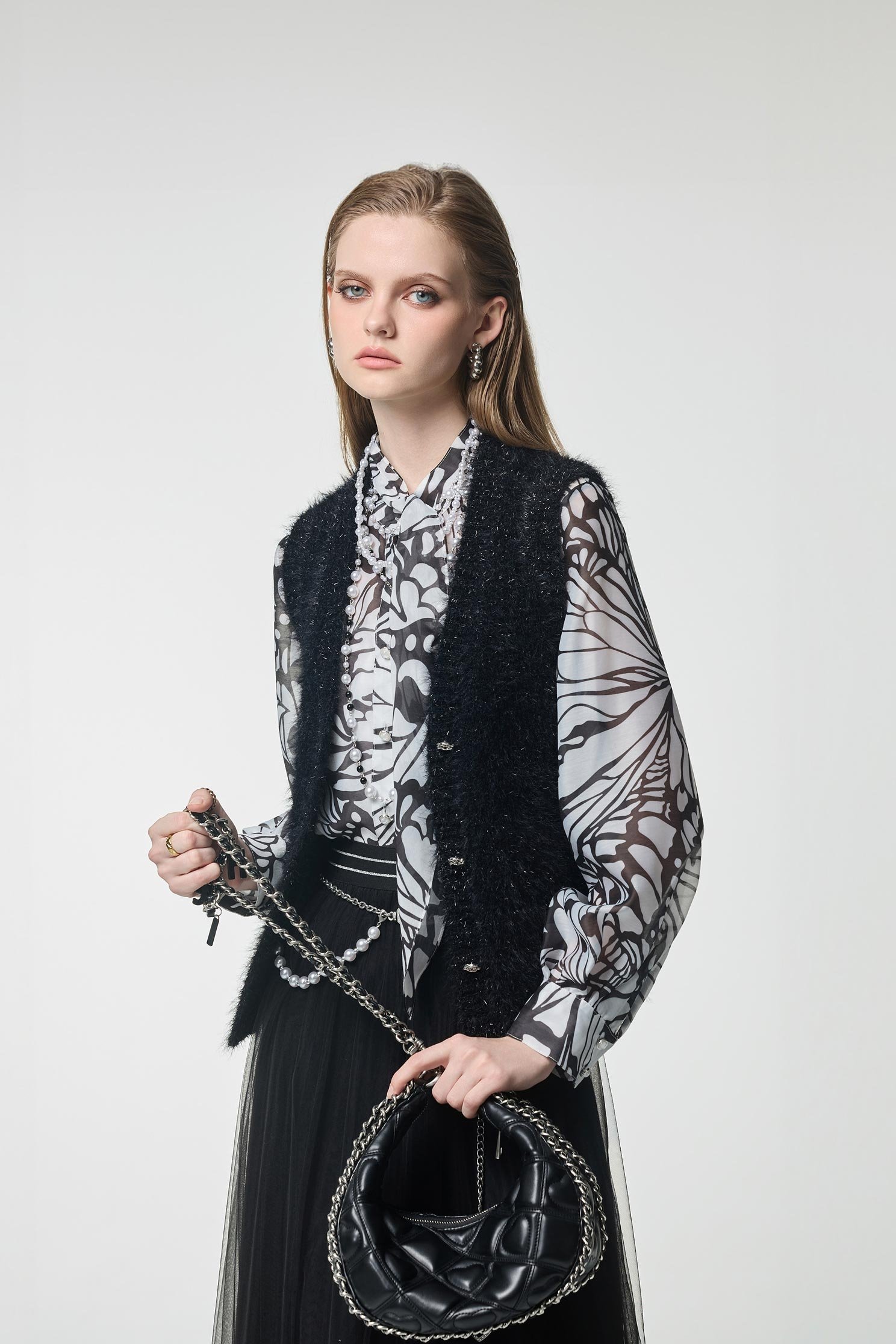 亮黑蔥紗V領針織背心亮黑蔥紗V領針織背心,一般背心,一般背心馬甲,上班OL穿搭,秋冬穿搭,約會特輯,背心,針織,針織背心