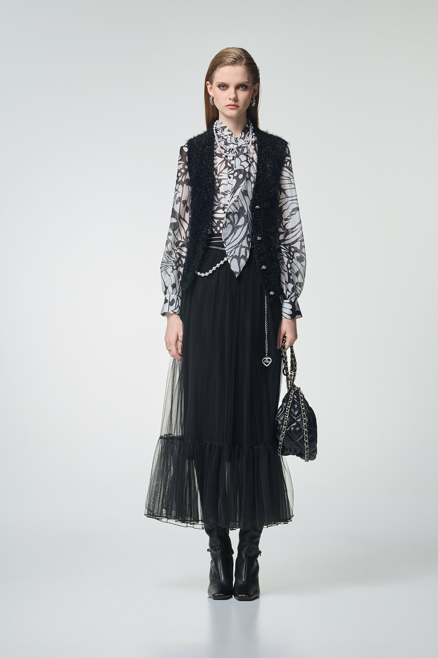 亮黑蔥紗V領針織背心亮黑蔥紗V領針織背心,一般背心,一般背心馬甲,上班OL穿搭,秋冬穿搭,約會特輯,背心,針織,針織背心